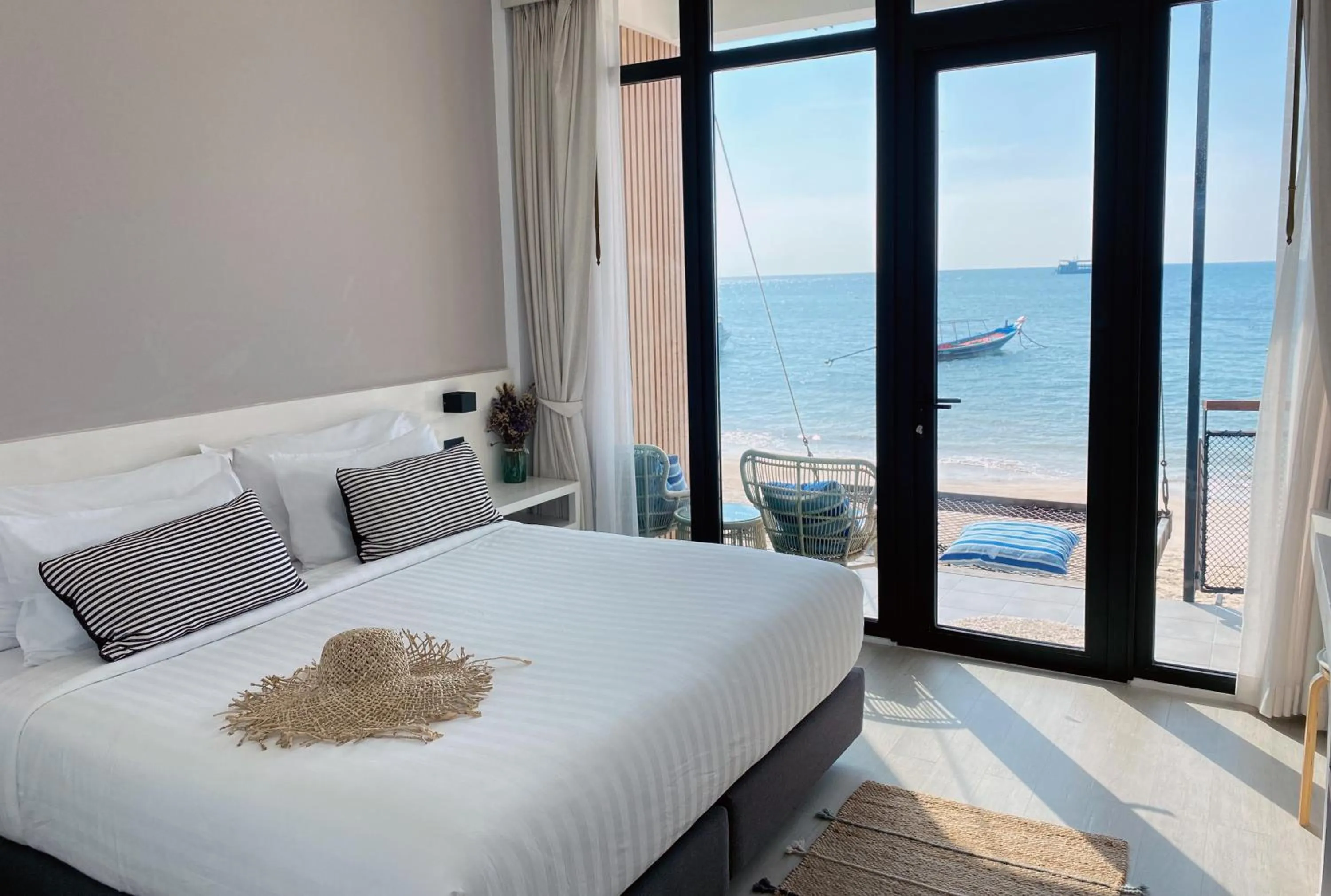 Sea view, Bed in Blue Tao Beach Hotel - SHA Plus