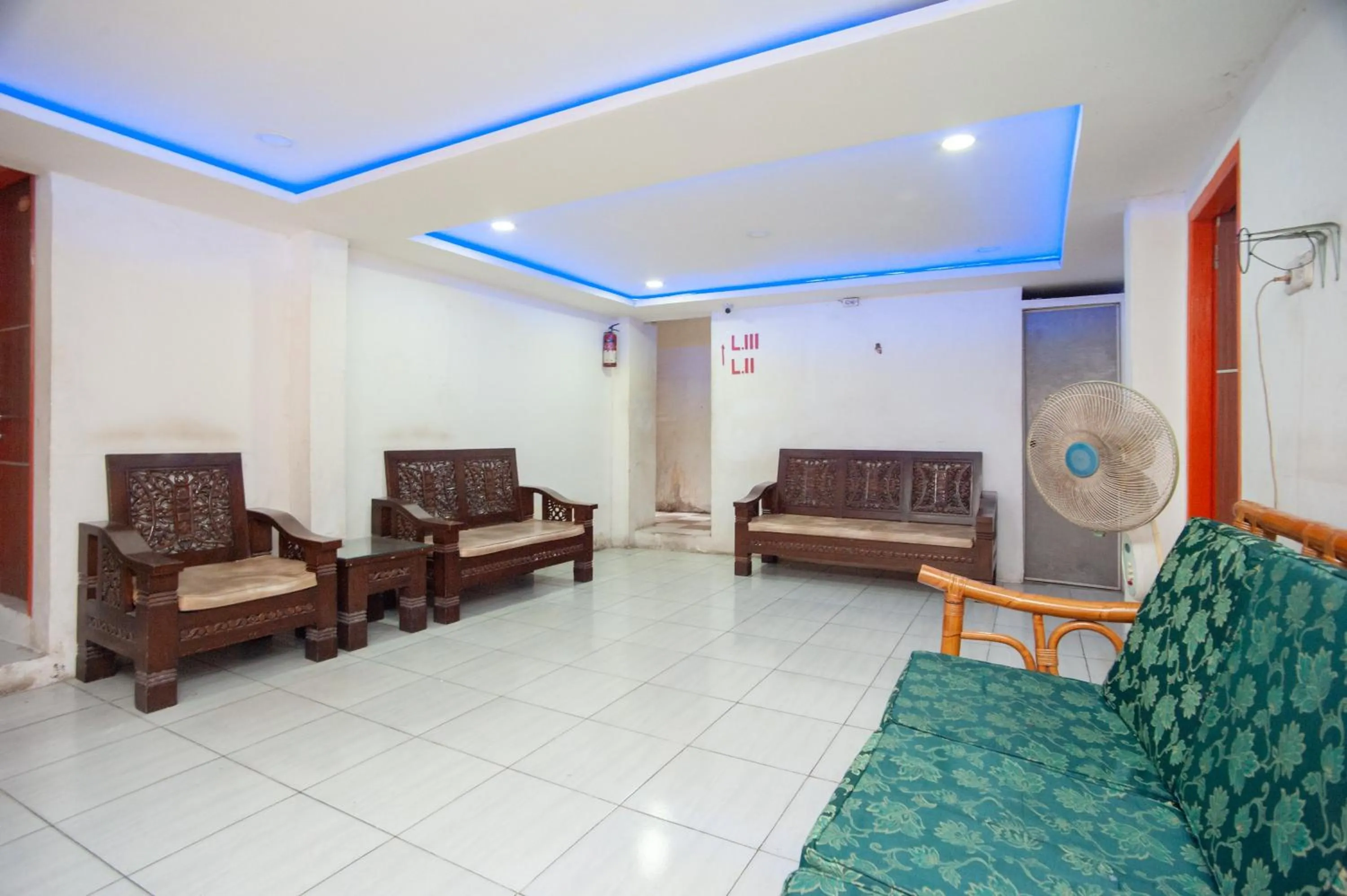 Seating area in RedDoorz near Jalan Jenderal Sudirman Palembang