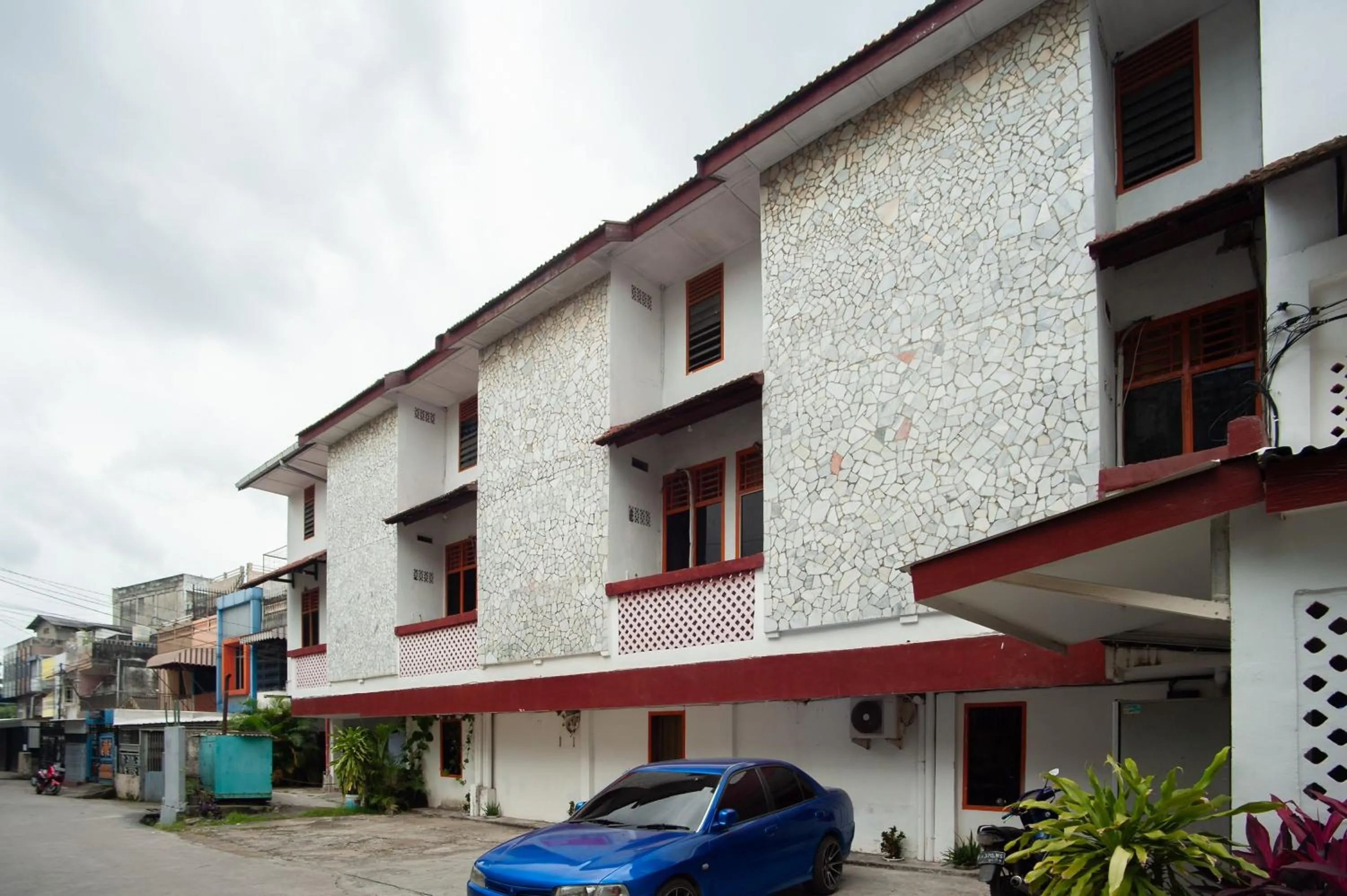 Property building in RedDoorz near Jalan Jenderal Sudirman Palembang