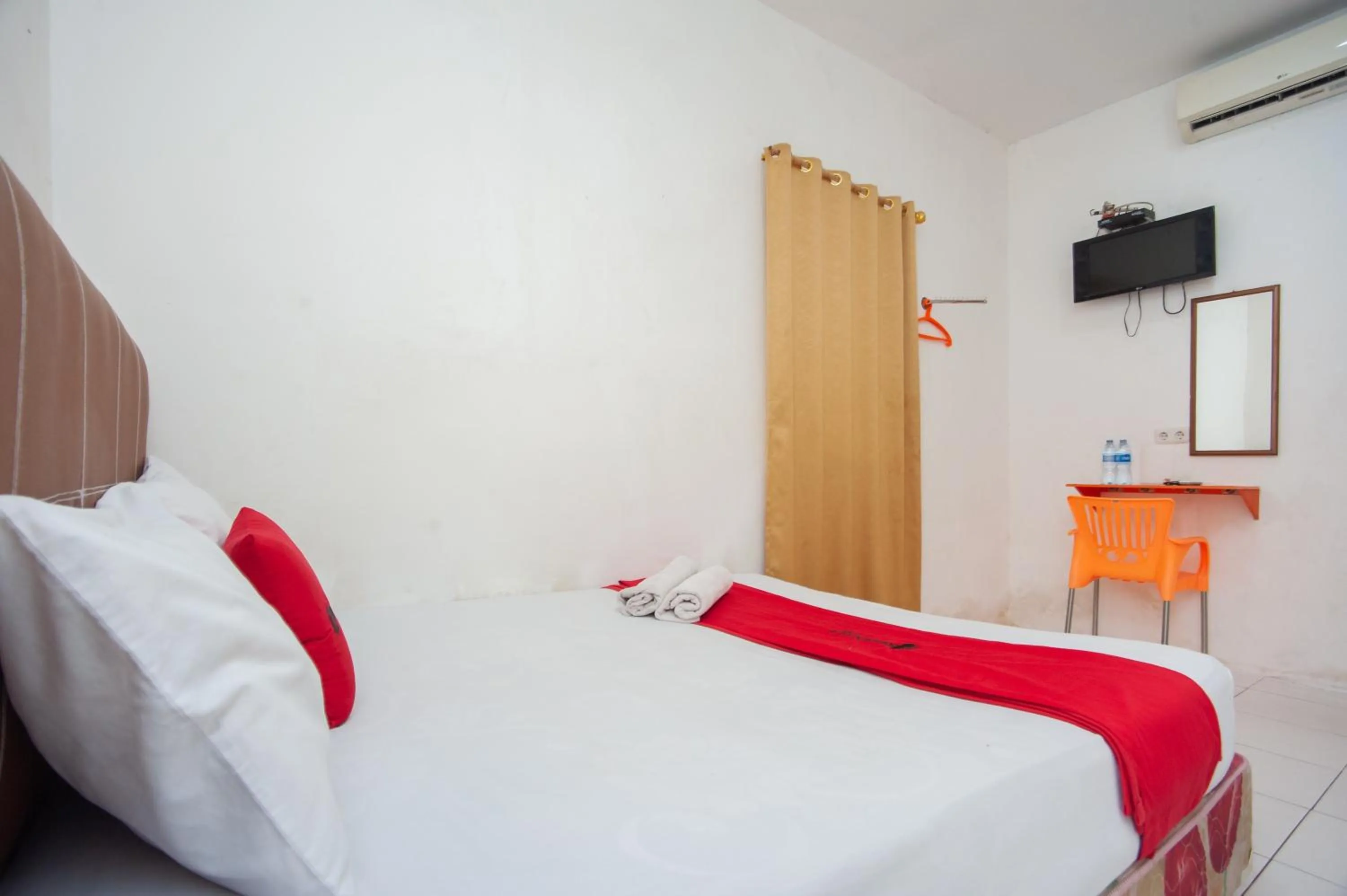 Bed in RedDoorz near Jalan Jenderal Sudirman Palembang