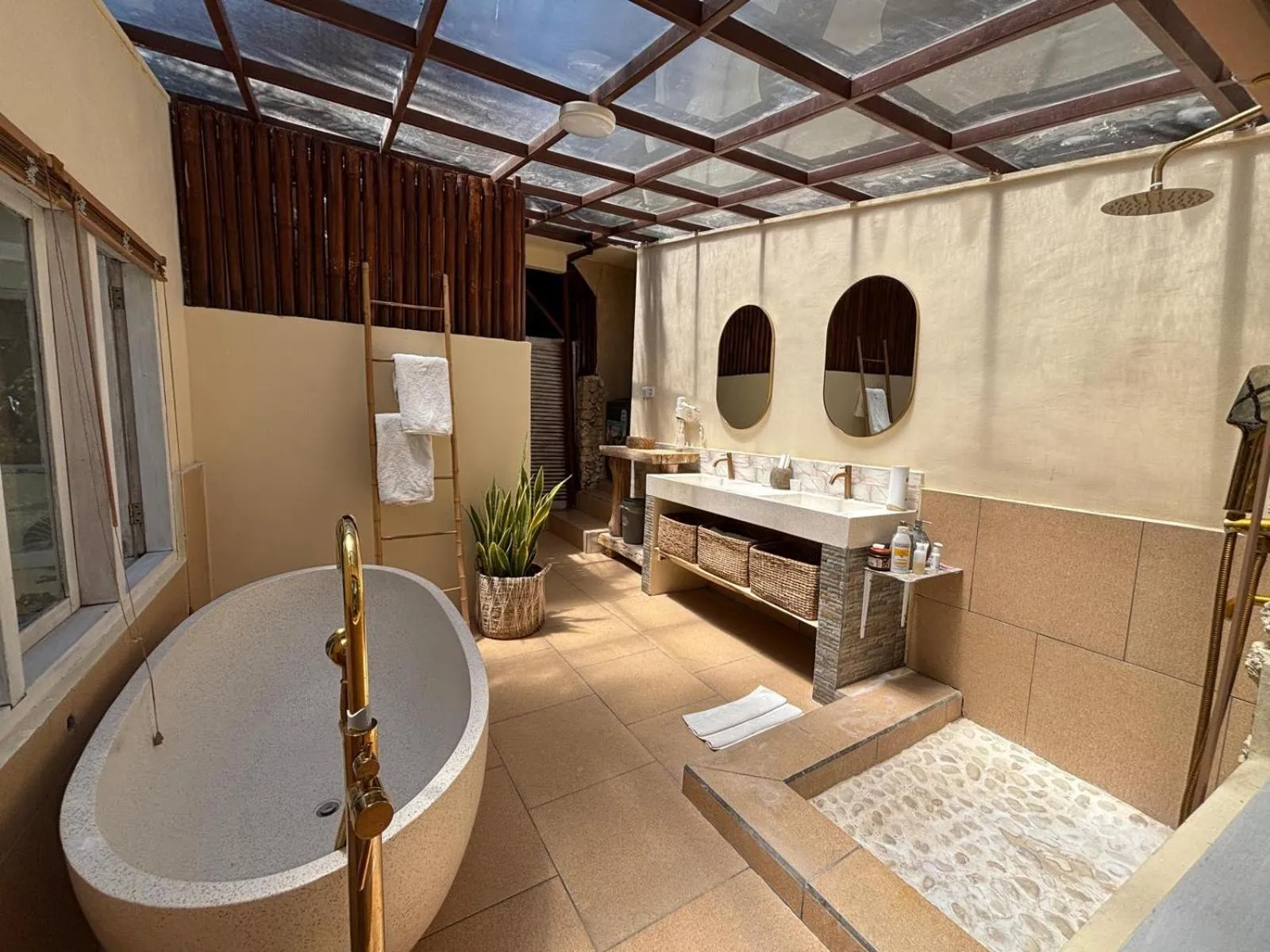 Bath in Gading Tree House