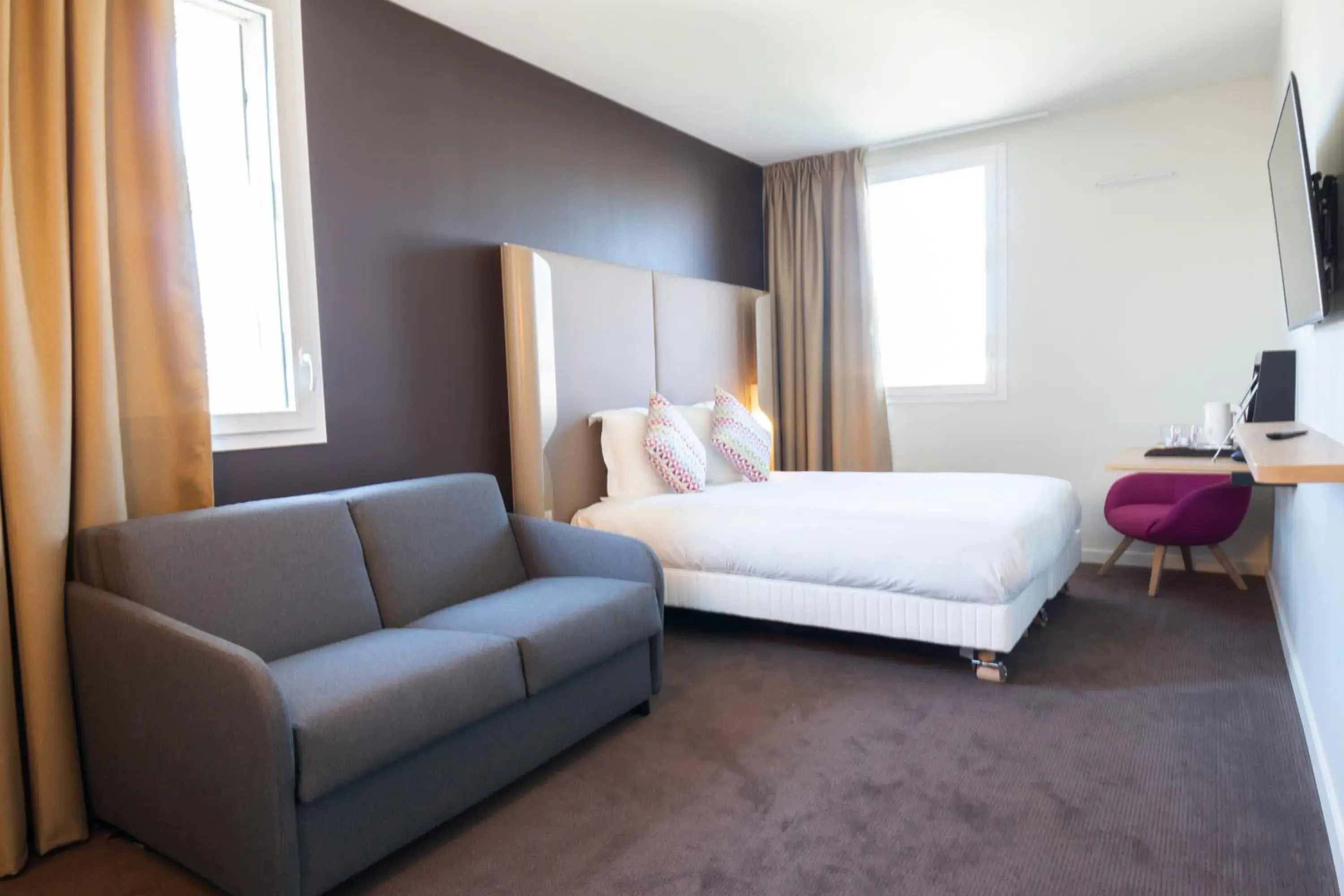 Standard Triple Room in Hotel Campanile Montpellier Centre St Roch Standard Triple Room in Hotel Campanile Montpellier Centre St Roch