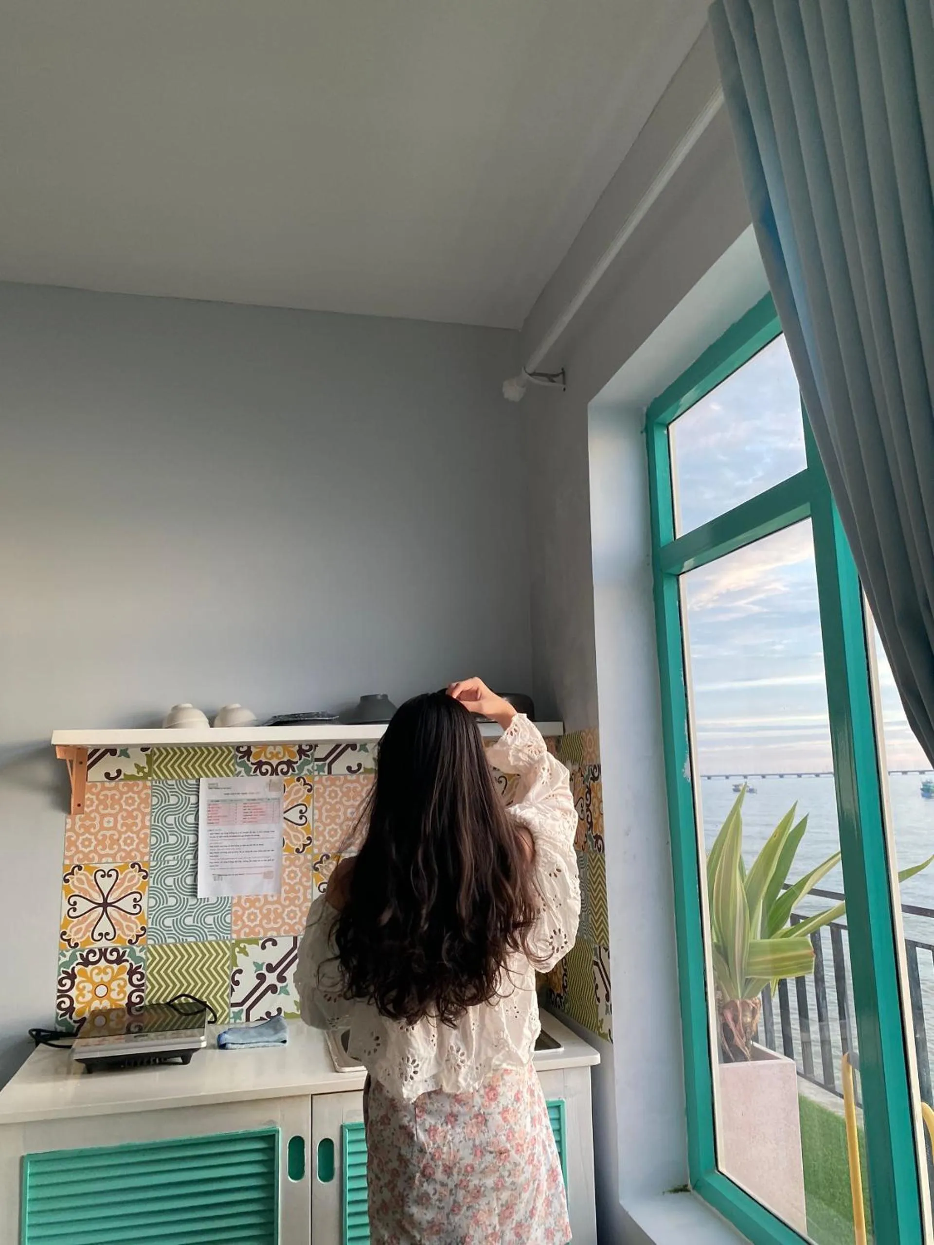 group of guests in CHILL HOUSE by the beach