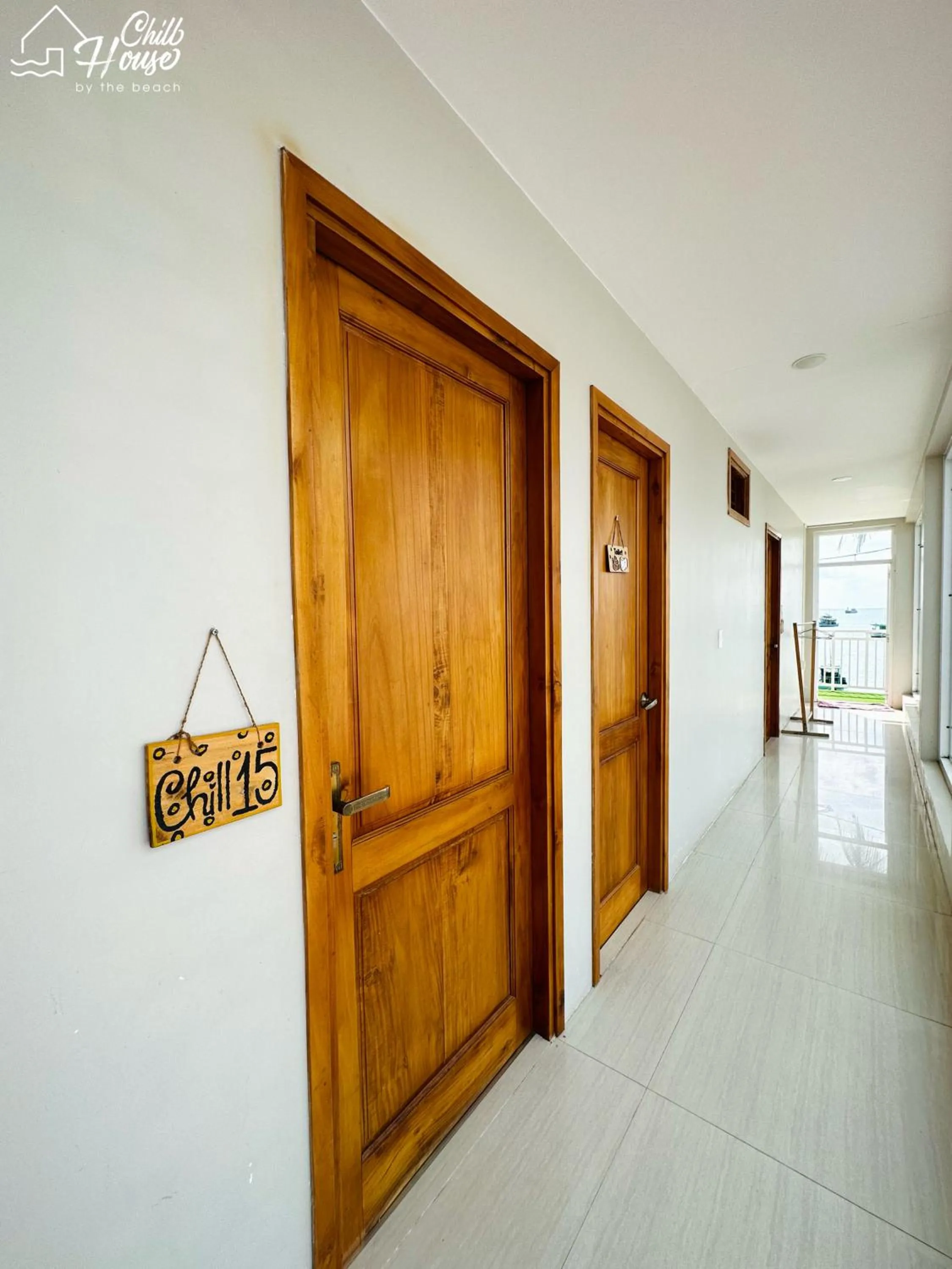 Text overlay in CHILL HOUSE by the beach