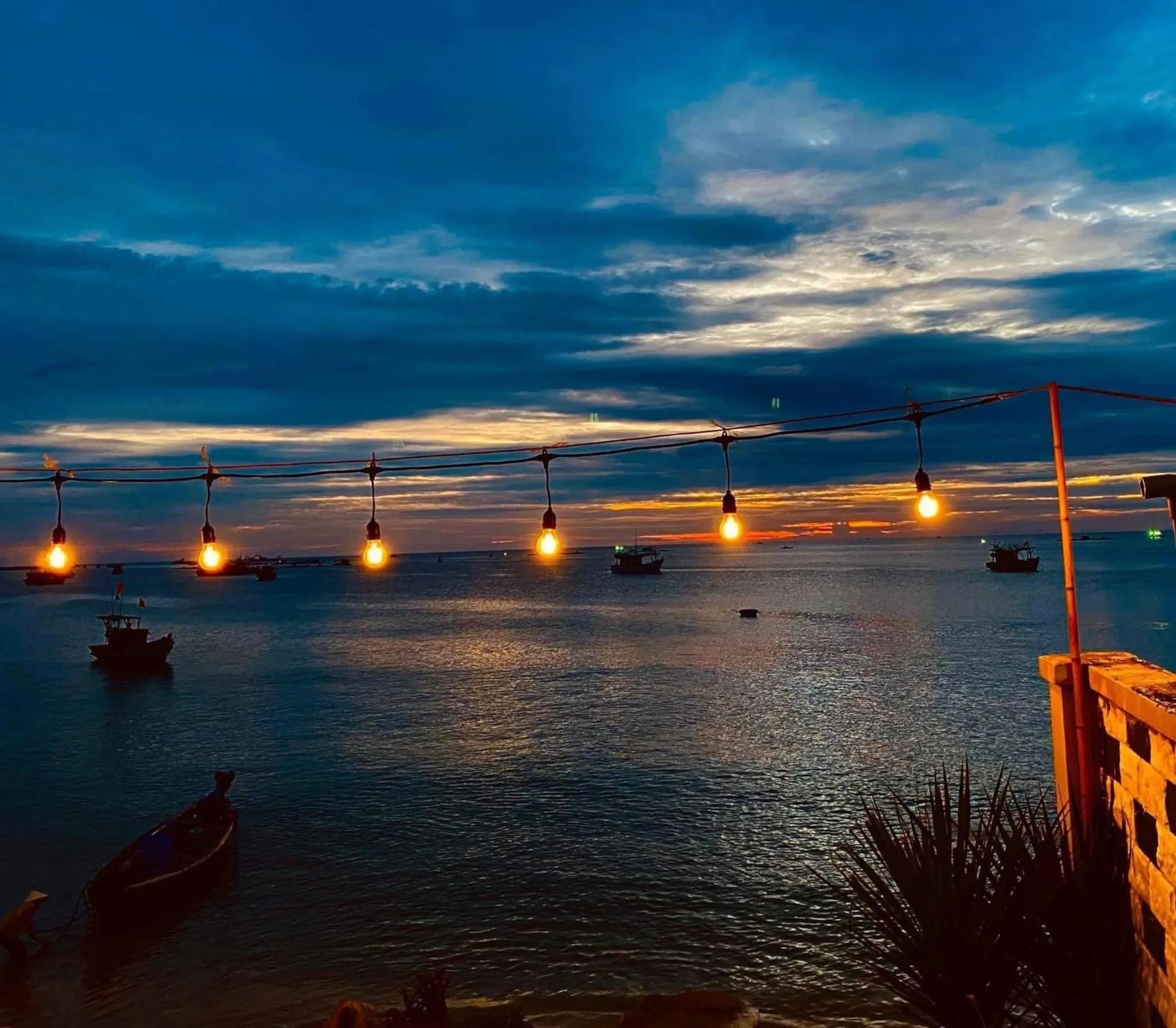 Night in CHILL HOUSE by the beach