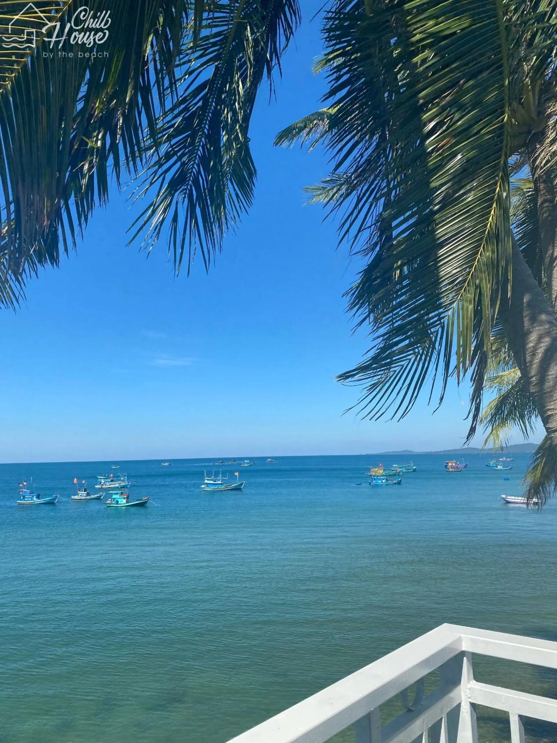 Day in CHILL HOUSE by the beach