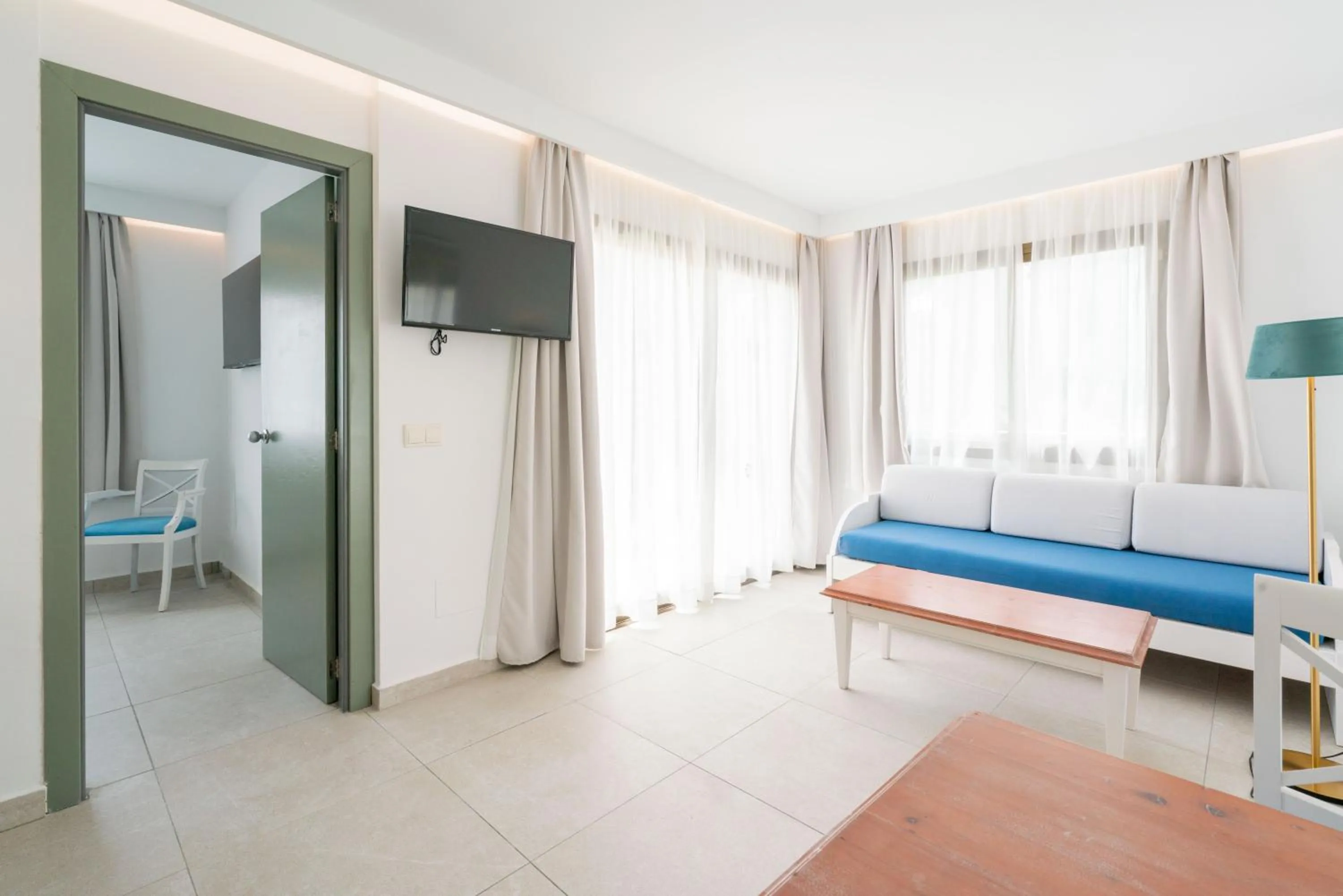 Bed in Guya Wave Hotel