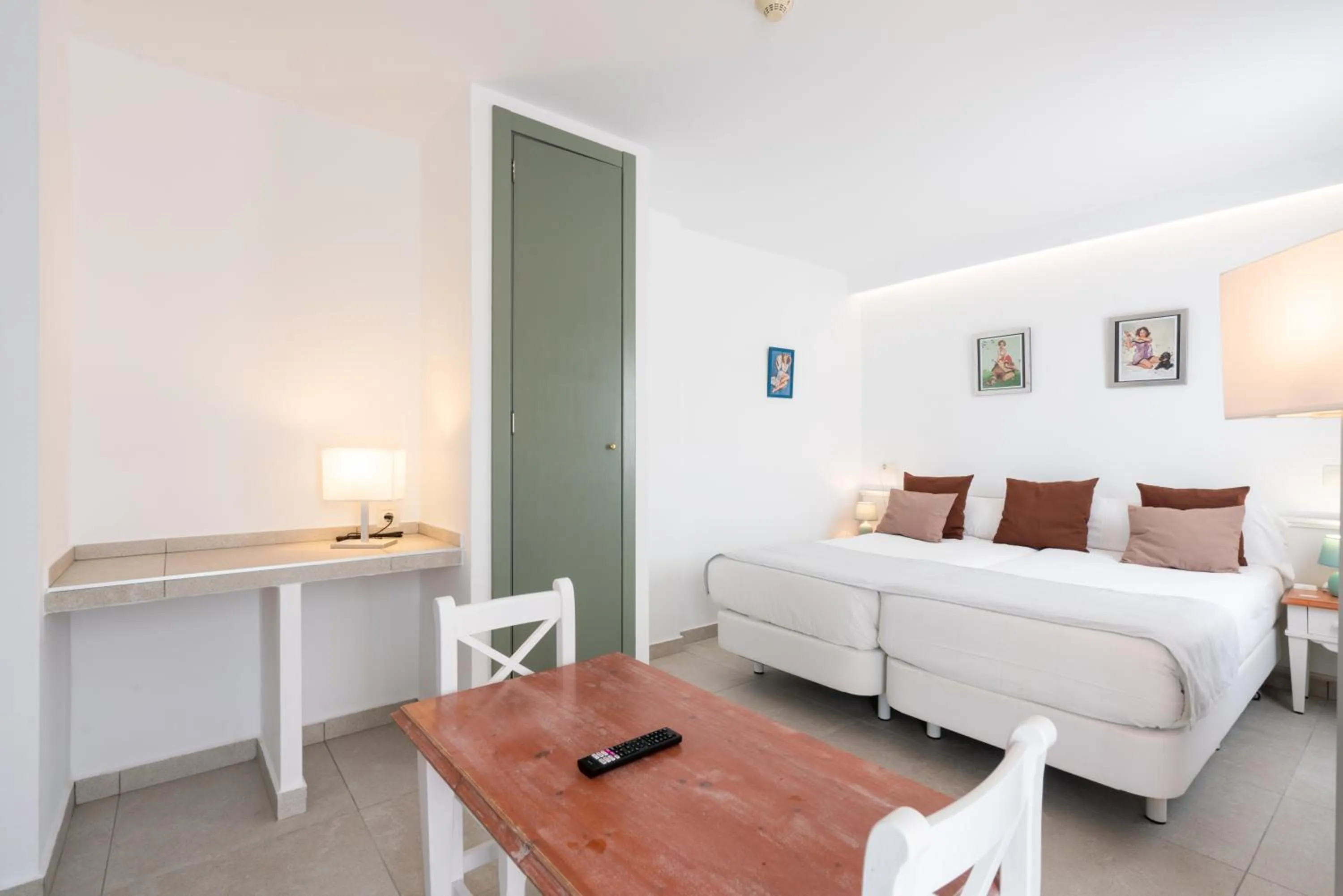 Bed in Guya Wave Hotel