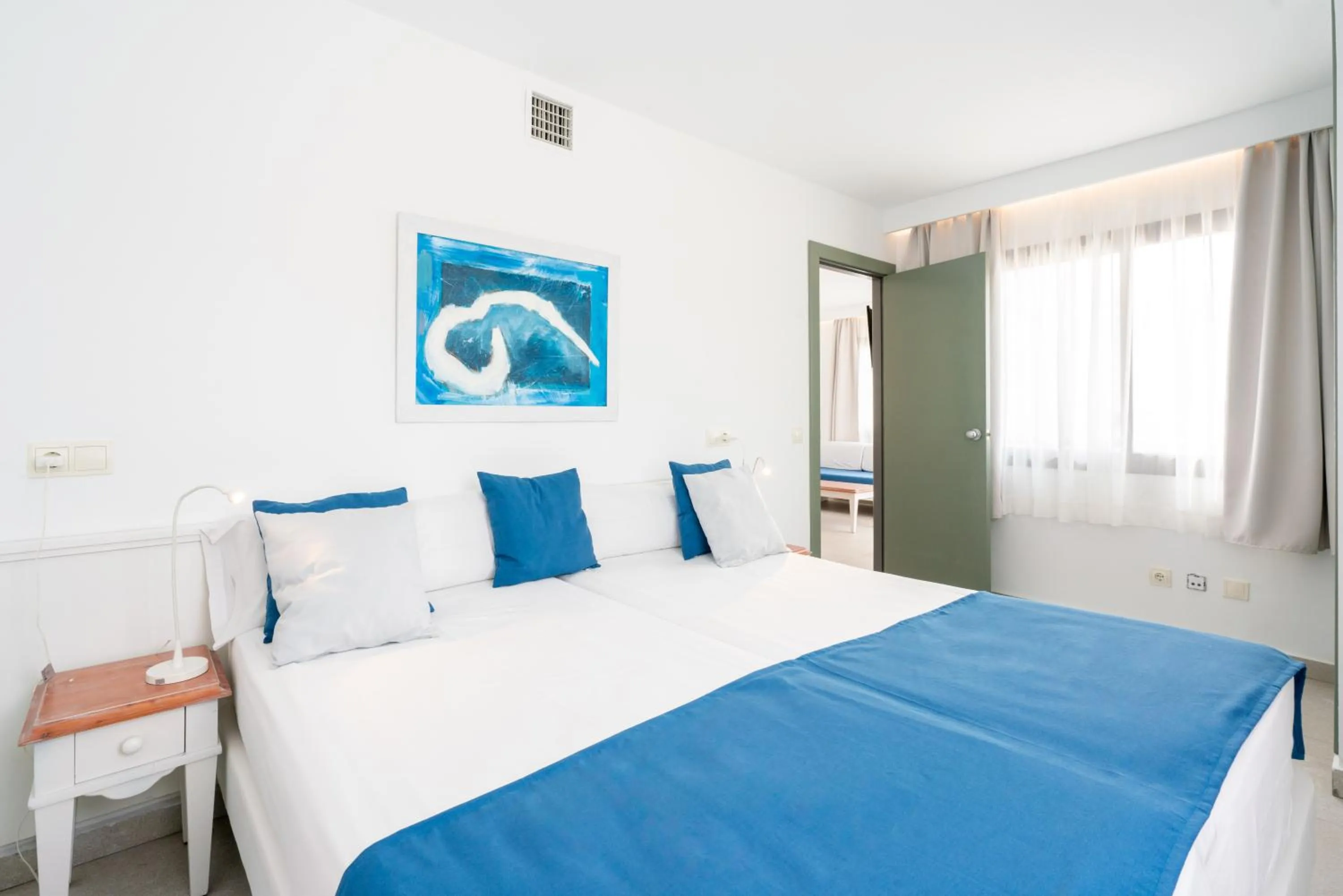 Bed in Guya Wave Hotel