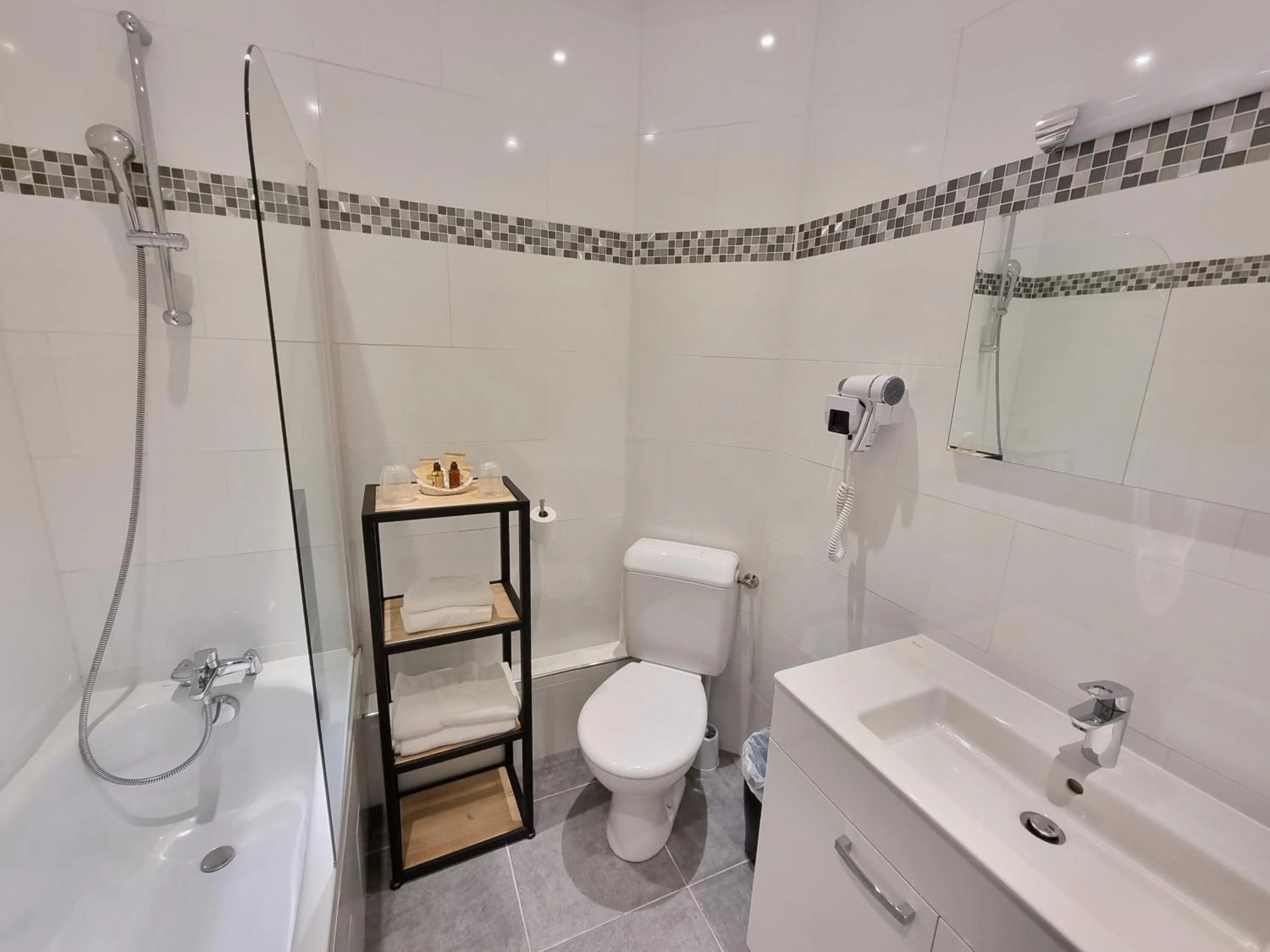 Bathroom in Hôtel Océanic - Grands Magasins