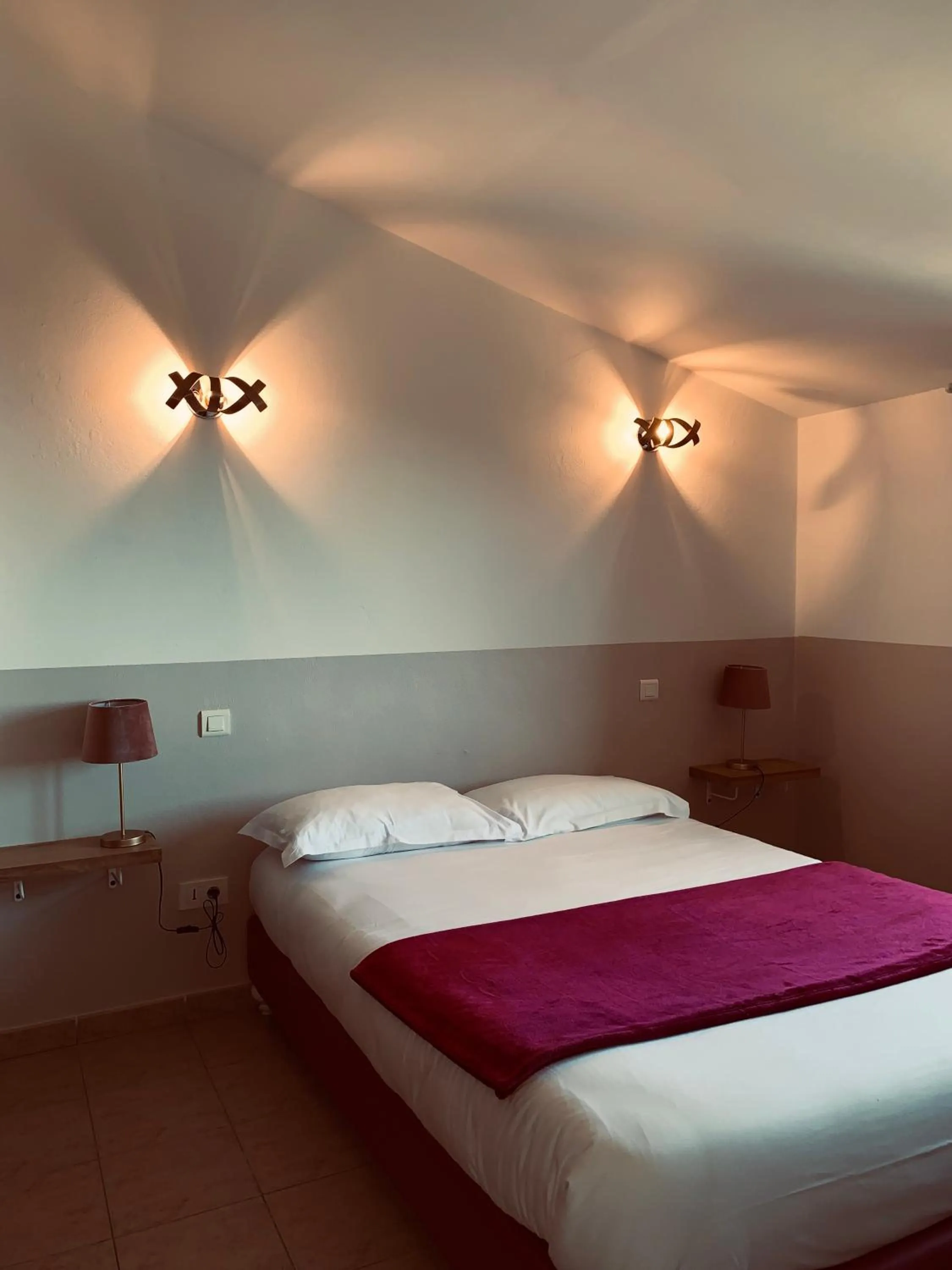 Shower, Bed in L'Auberge Sant'Antone