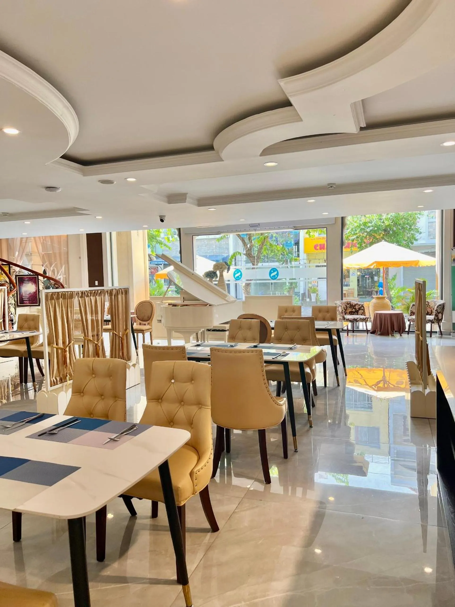 Restaurant/places to eat in Sabina Boutique Hotel 2