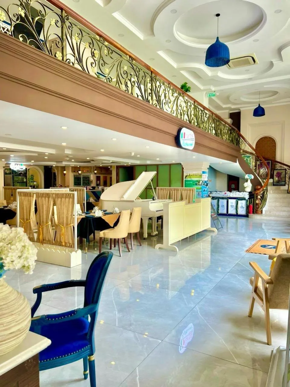 Restaurant/places to eat in Sabina Boutique Hotel 2