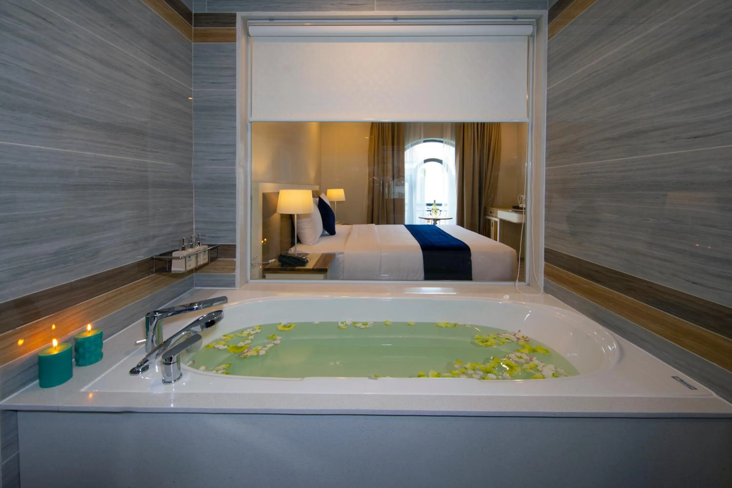 Bathroom, Bed in Sabina Boutique Hotel 2