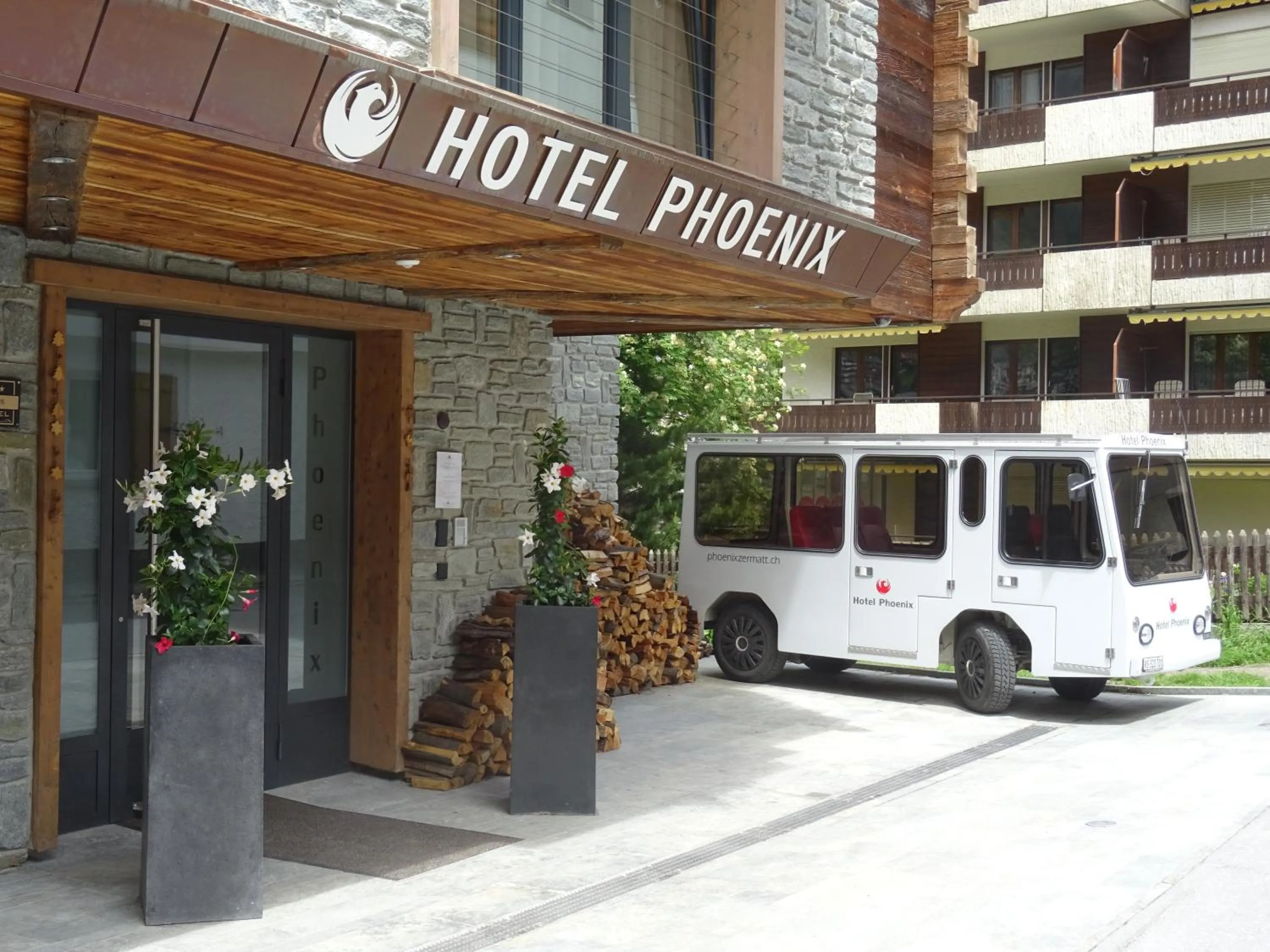 Facade/entrance in Hotel Phoenix