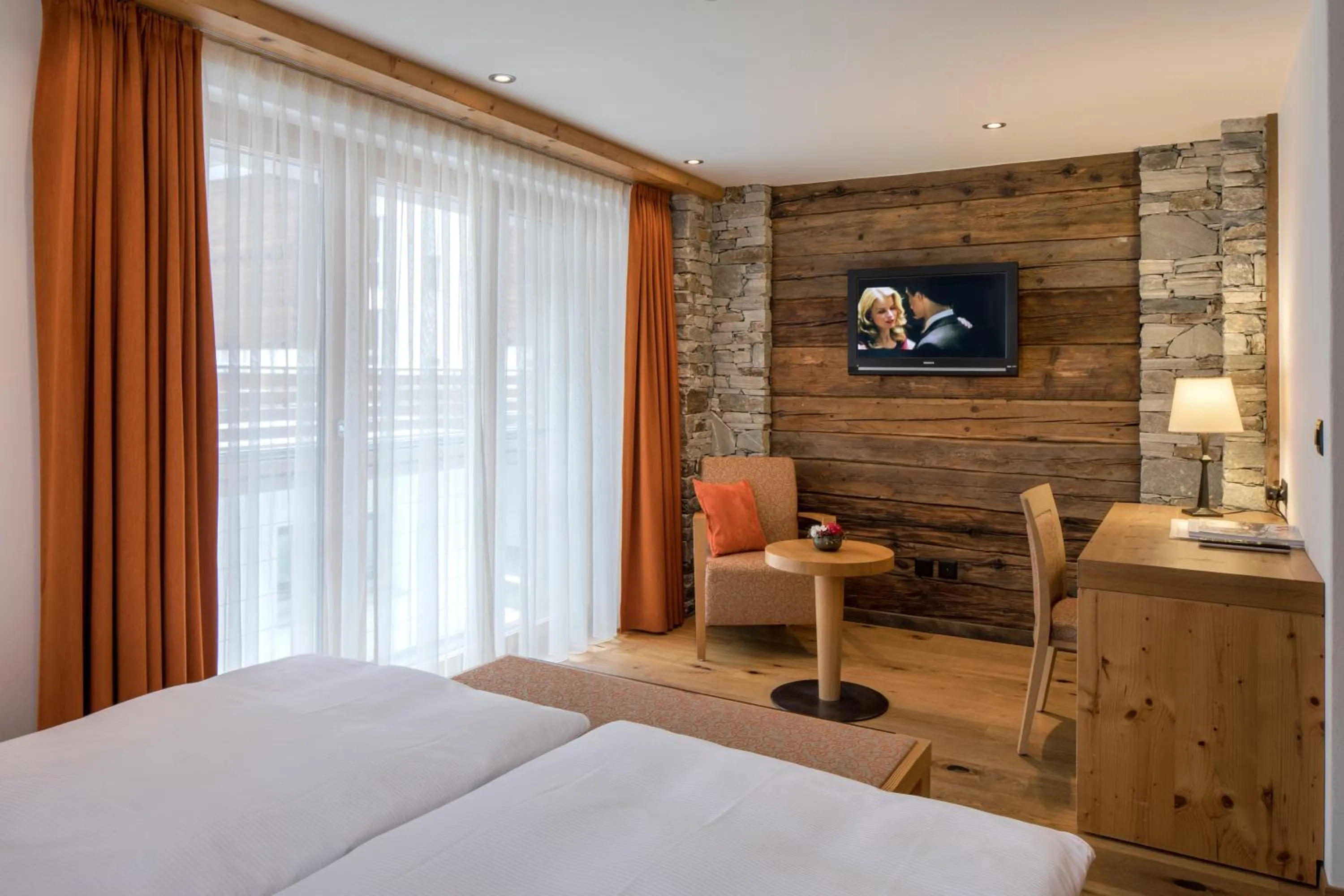 Photo of the whole room, Bed in Hotel Phoenix