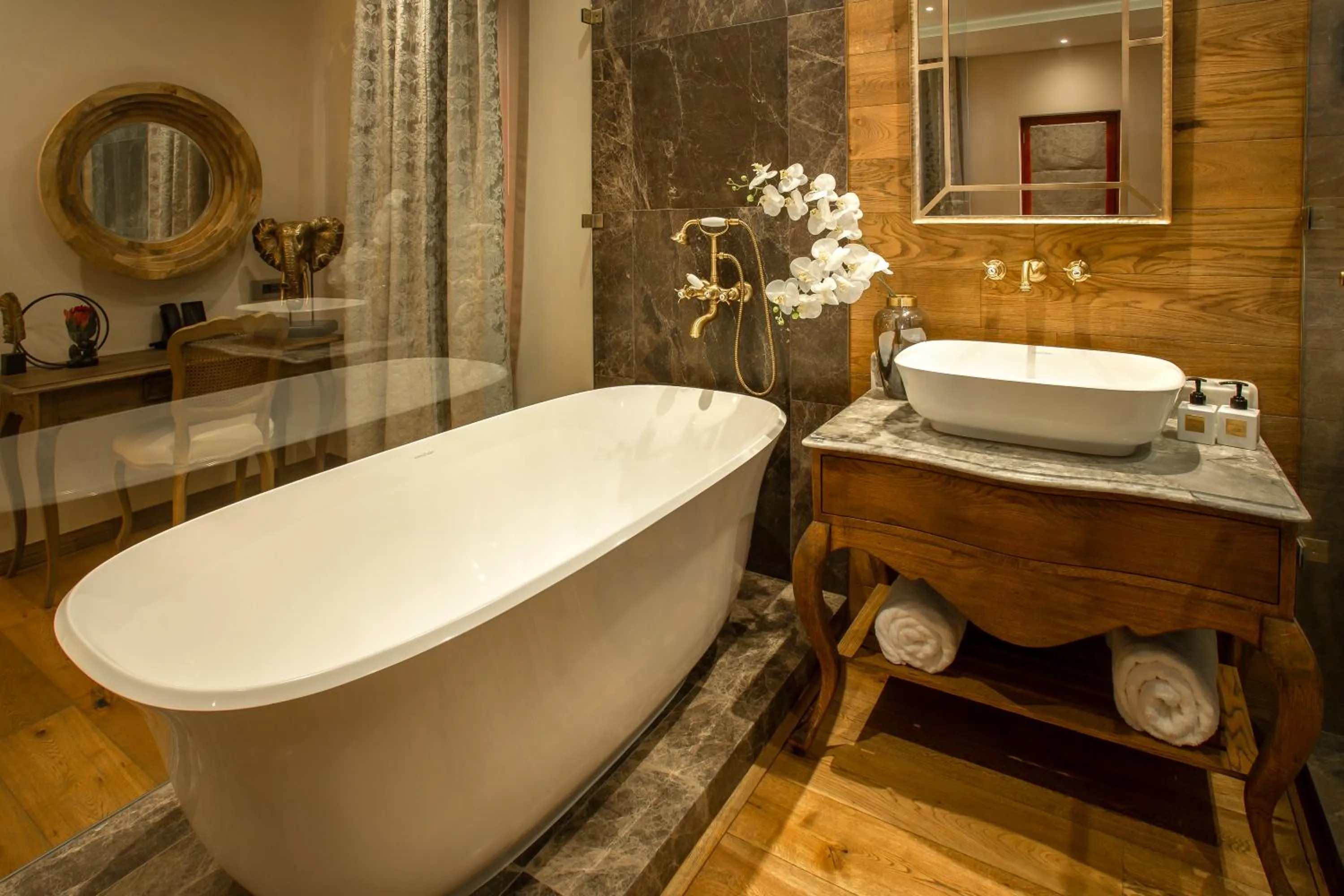 Hot Tub in The Giglio Boutique Hotel at Zevenster