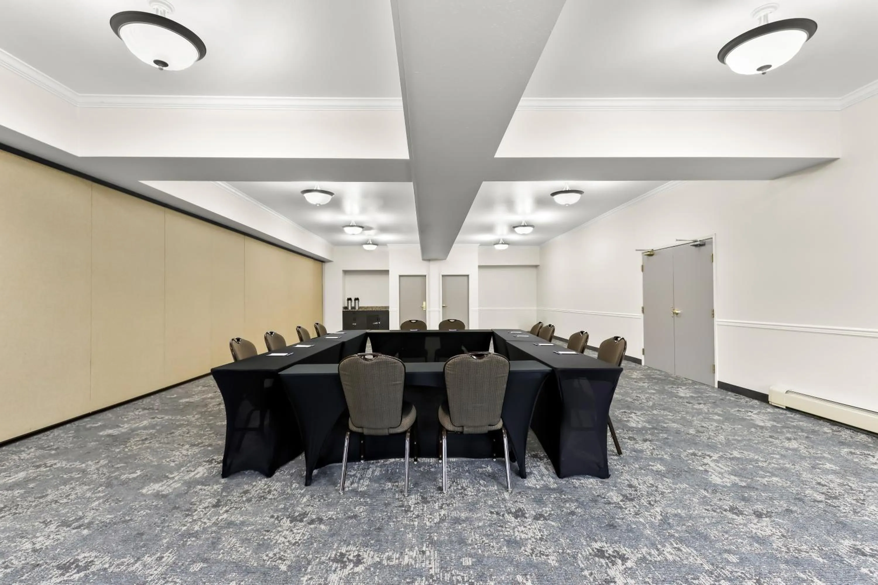 Meeting/conference room in Clarion Suites Anchorage Downtown