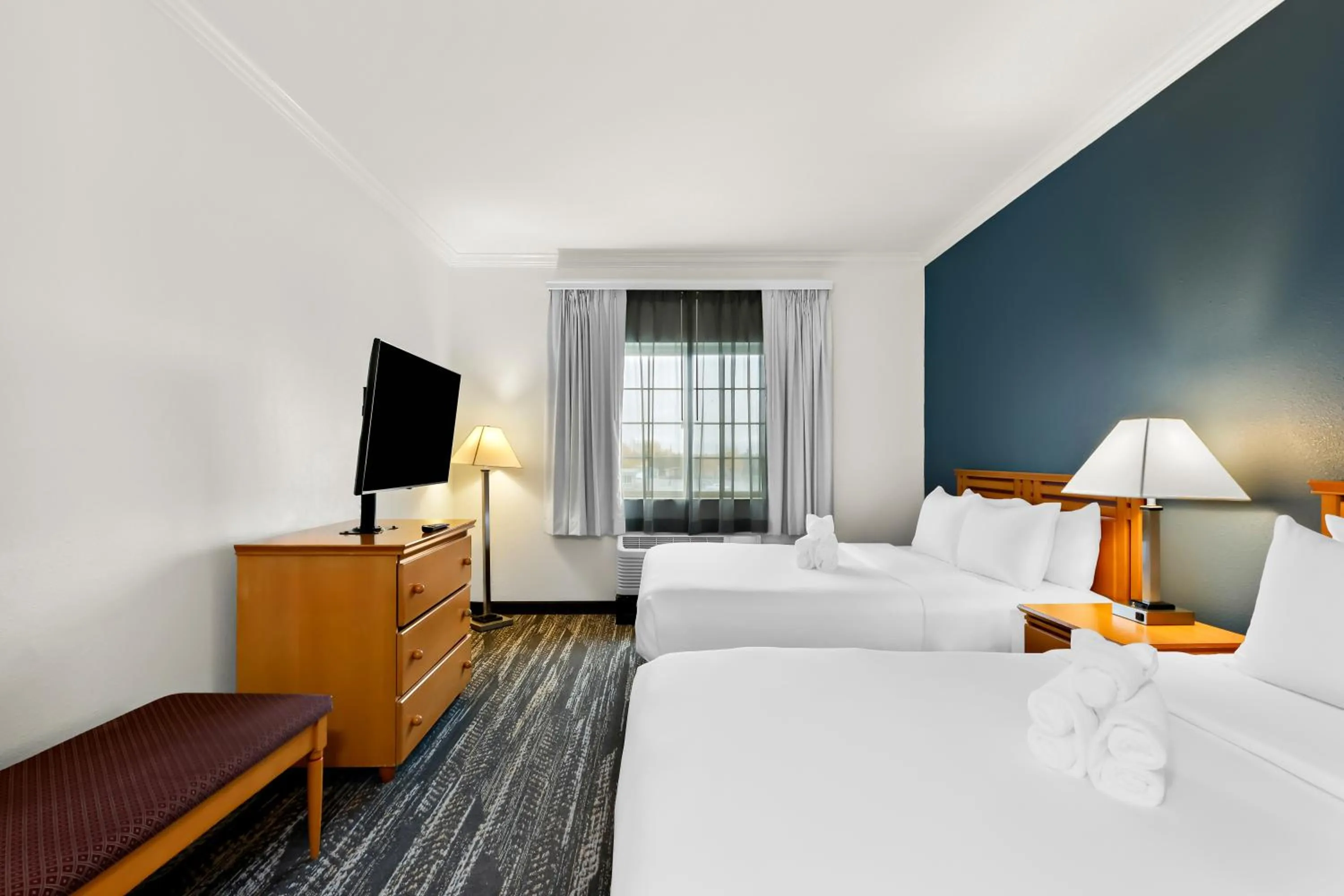 Bed in Clarion Suites Anchorage Downtown