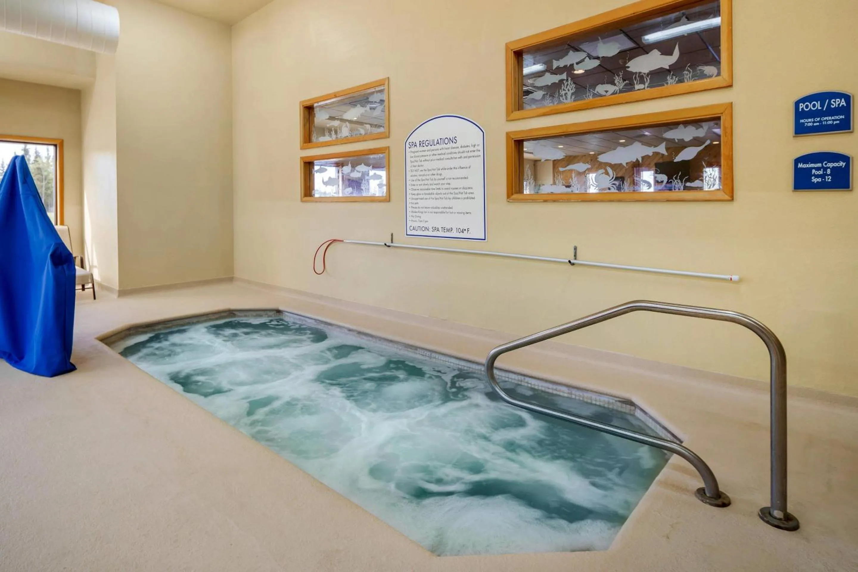Swimming pool in Quality Inn Kenai