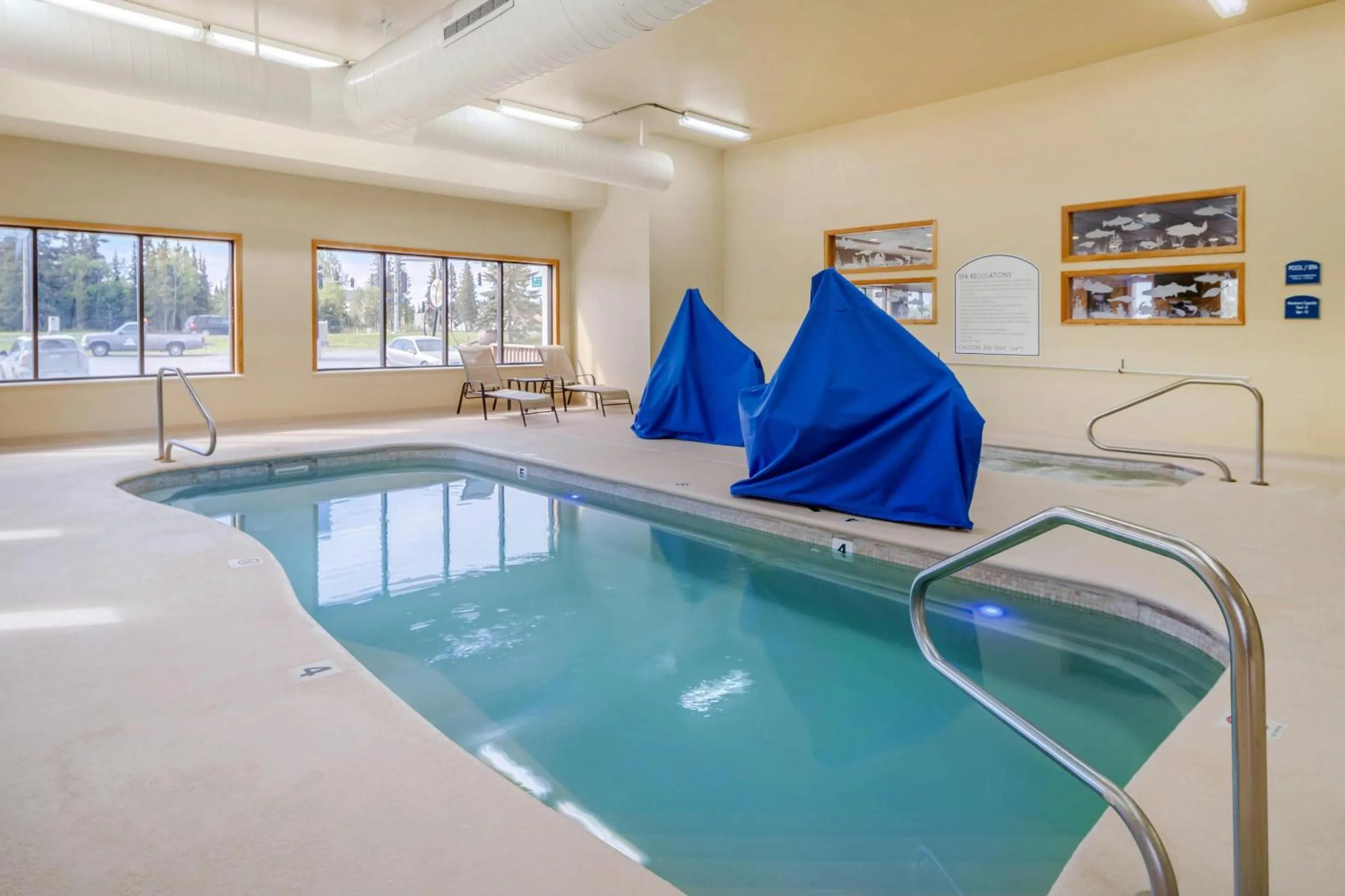 Swimming pool in Quality Inn Kenai