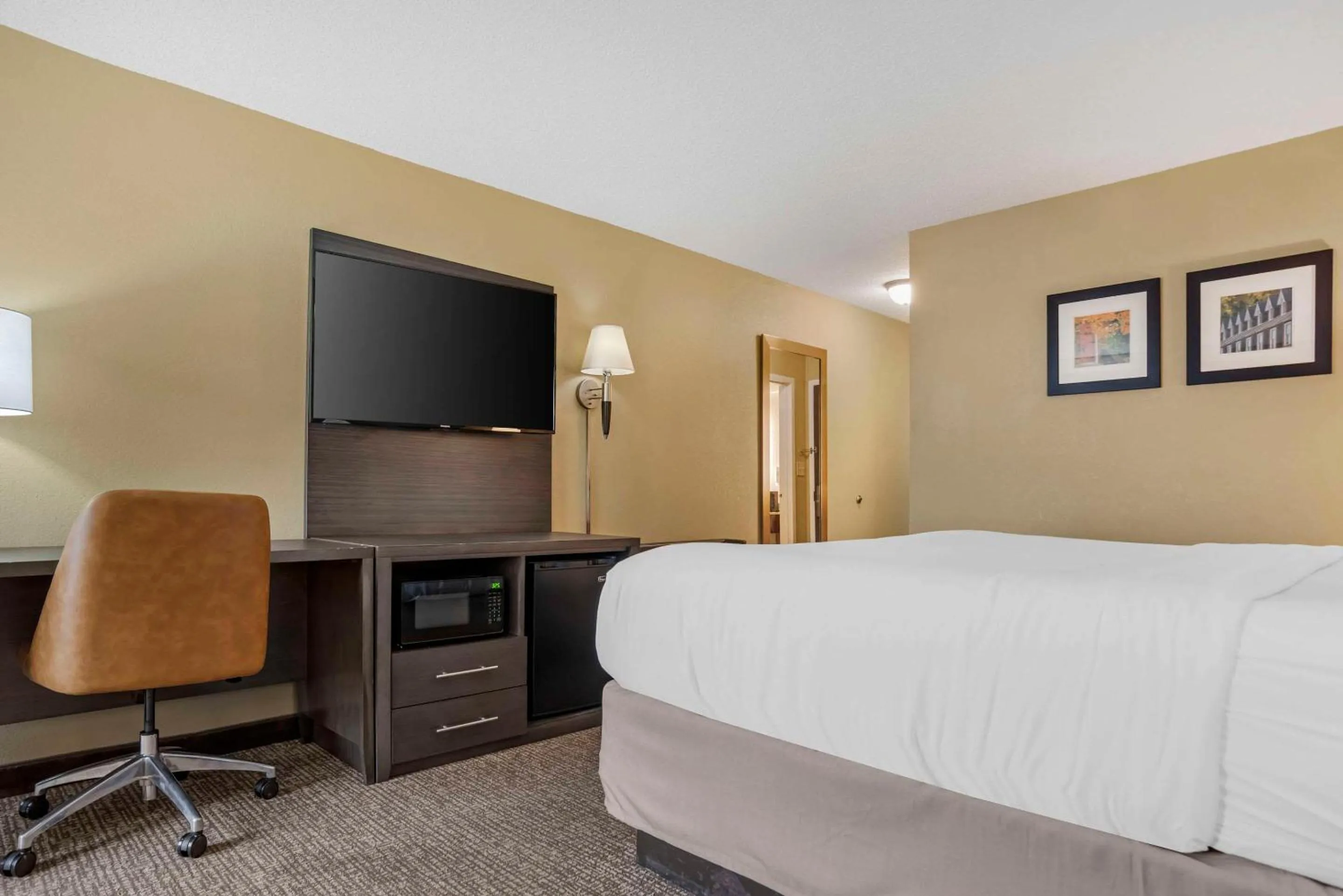 Bedroom, Bed in Comfort Inn Opelika - Auburn