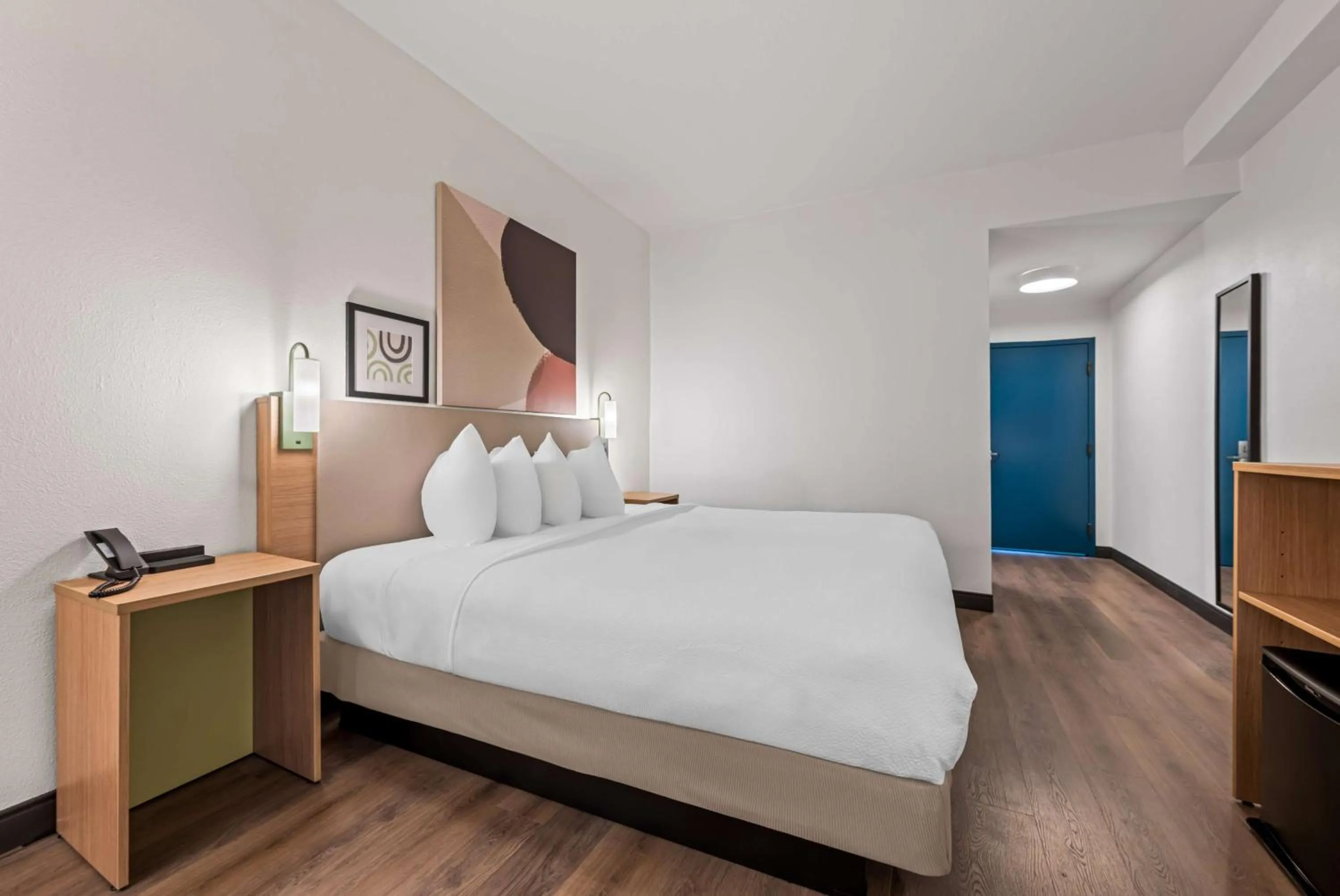 Bed in Spark by Hilton Tuscaloosa University