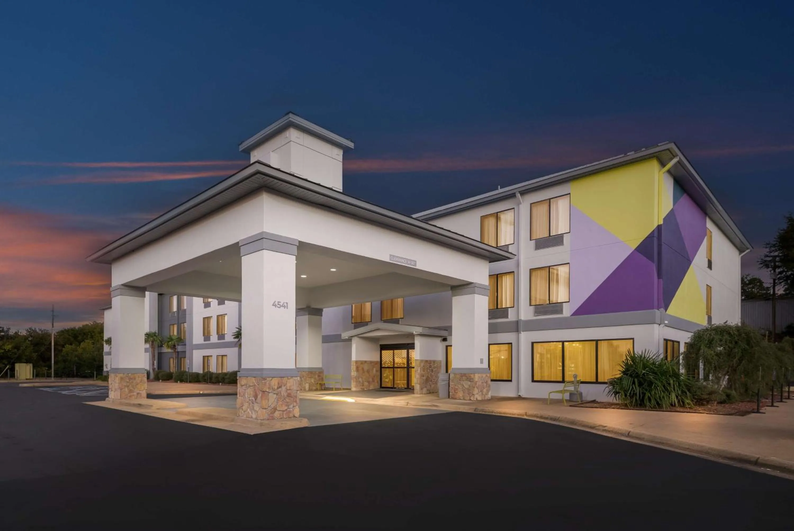 Property building in Spark by Hilton Tuscaloosa University