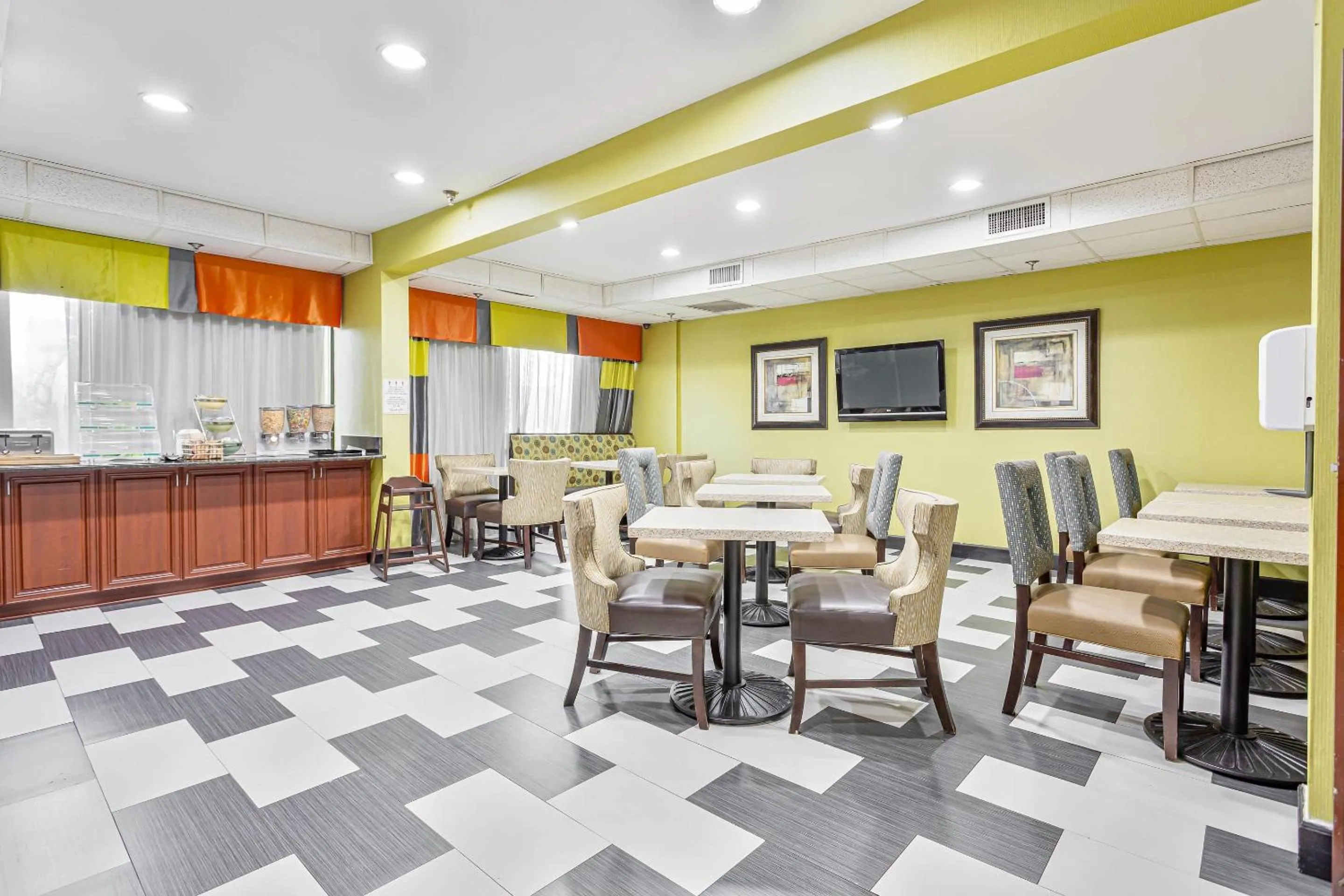 Breakfast in Quality Inn Prattville I-65