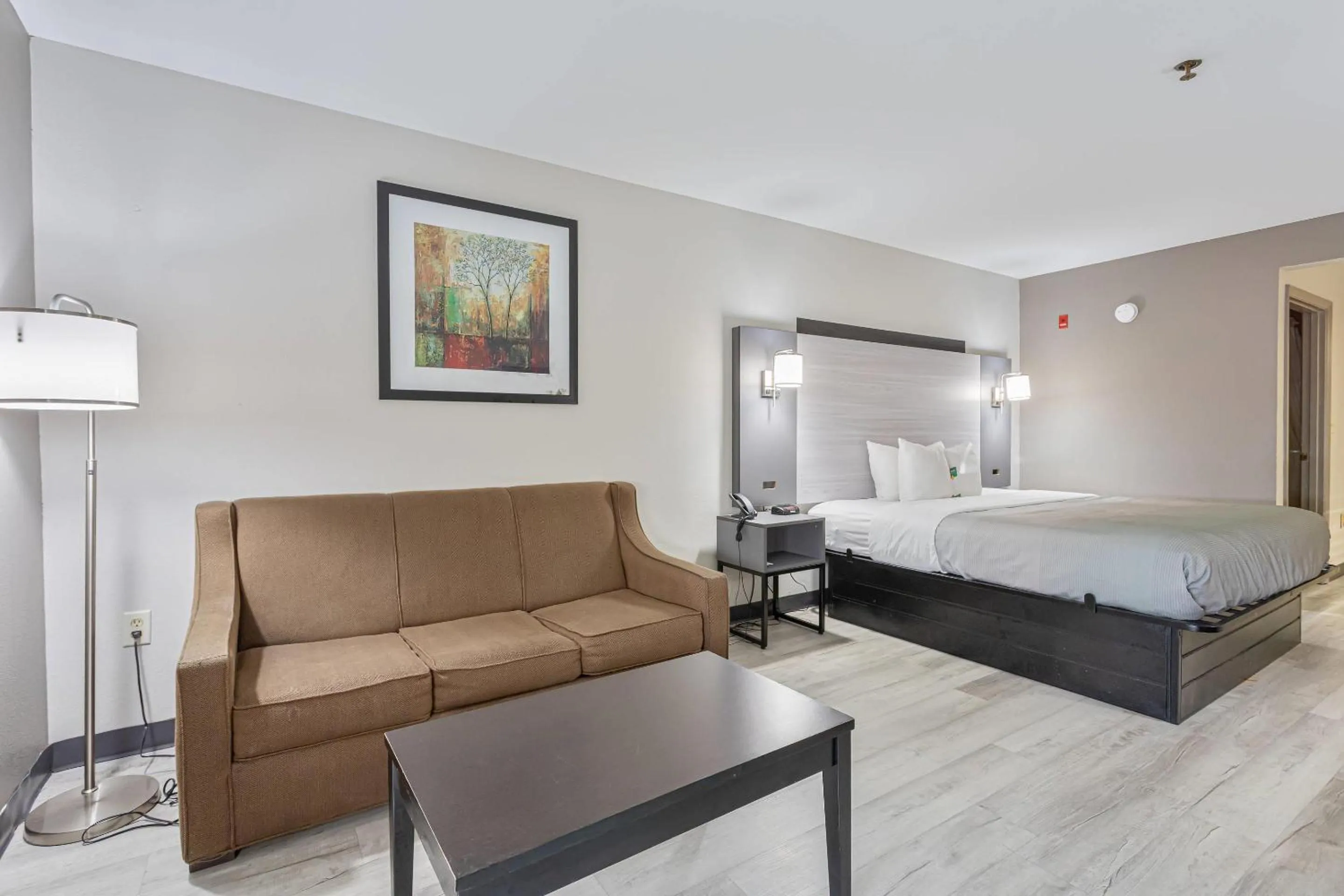 Bedroom, Bed in Quality Inn Edmund Pettus Bridge area