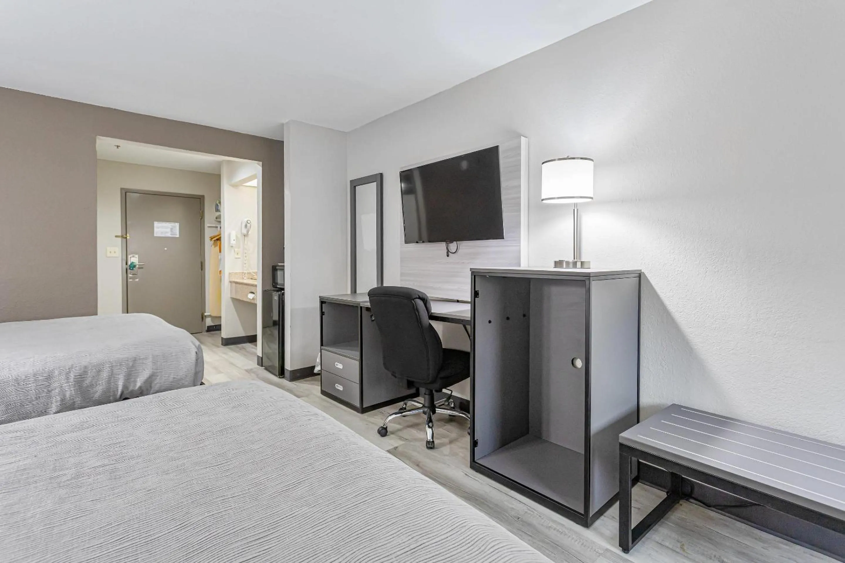 Bedroom, Bed in Quality Inn Edmund Pettus Bridge area