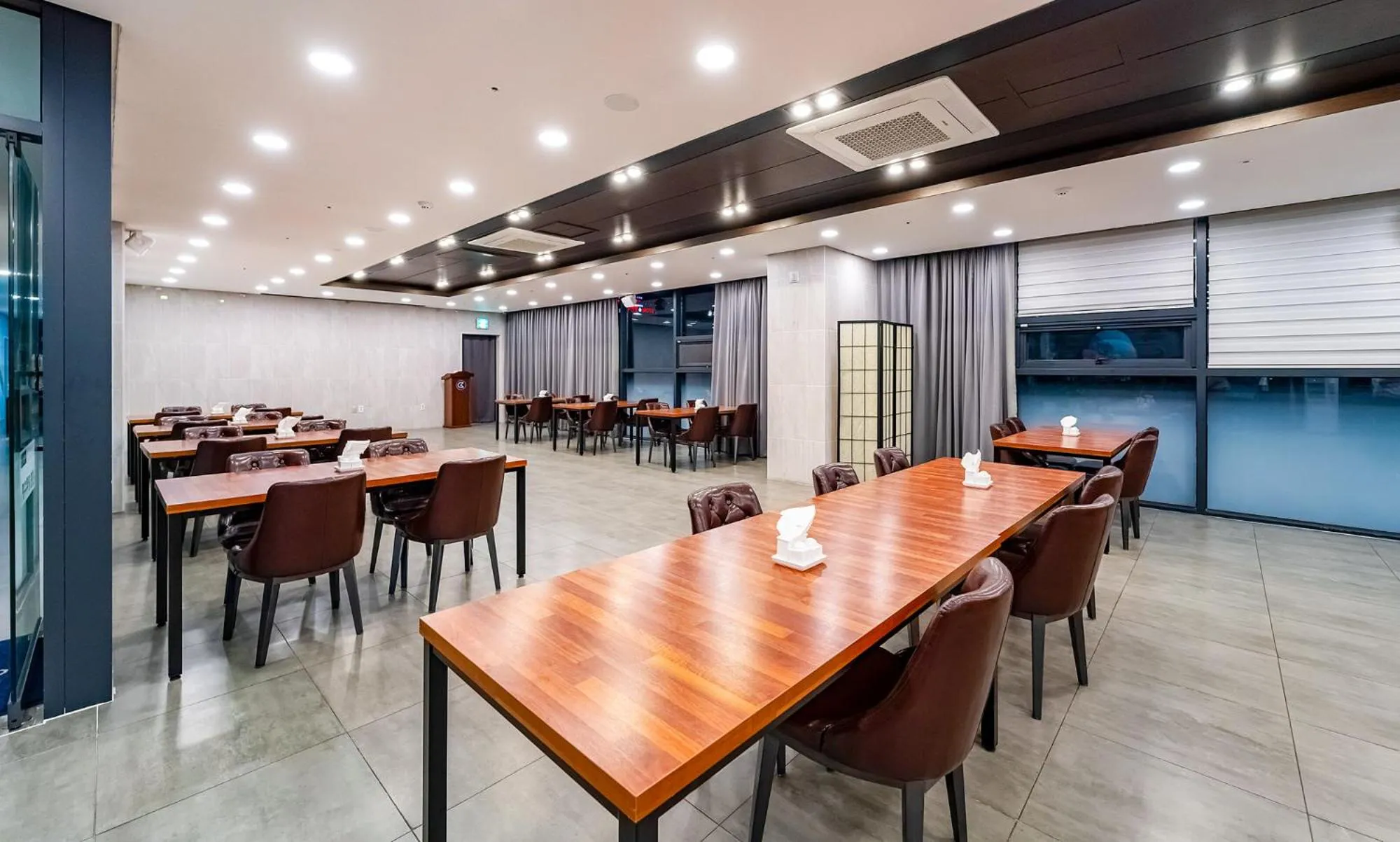 Restaurant/places to eat in Golden Tulip Essential Namgang