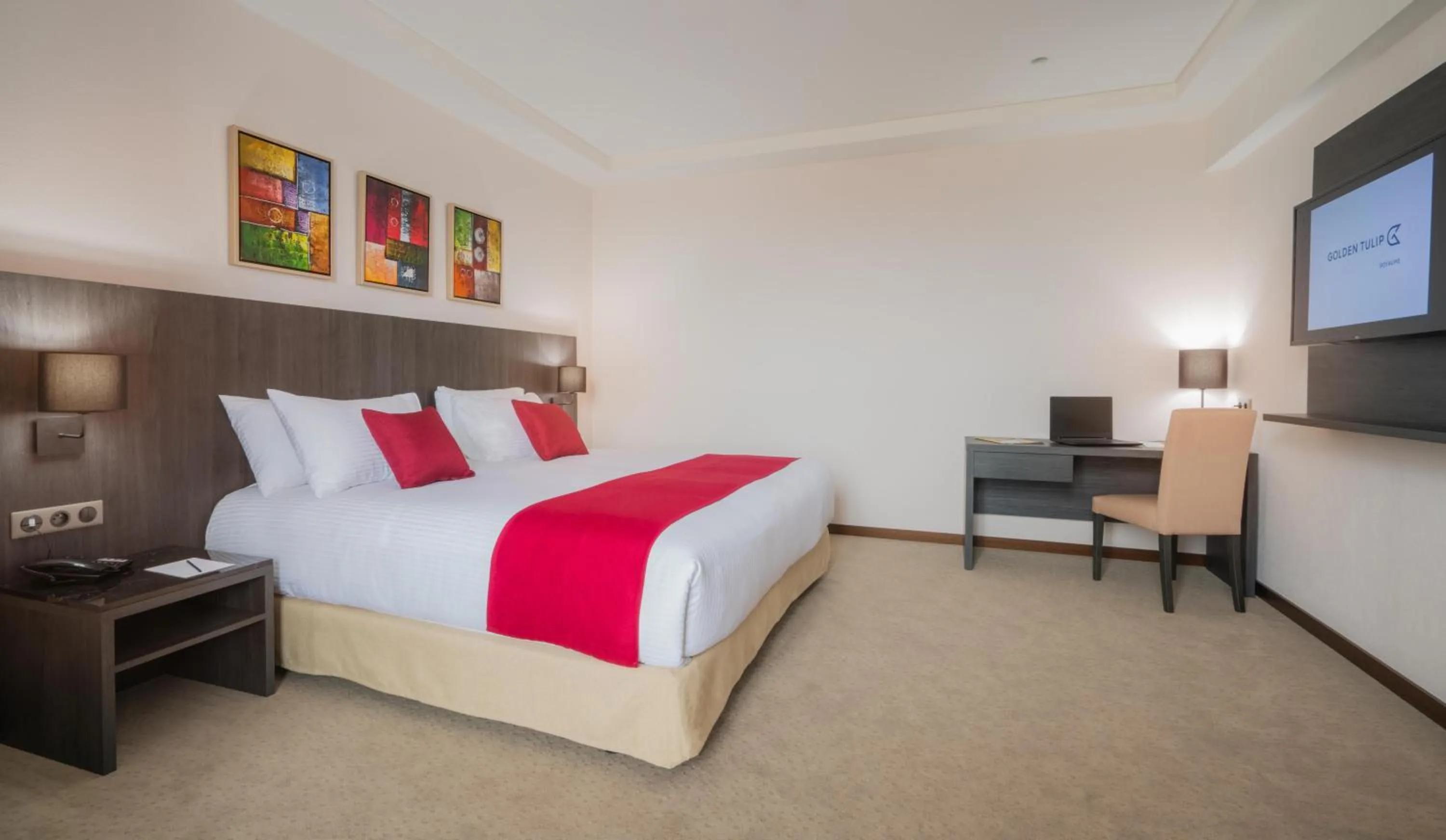 Bed in Golden Tulip Royaume