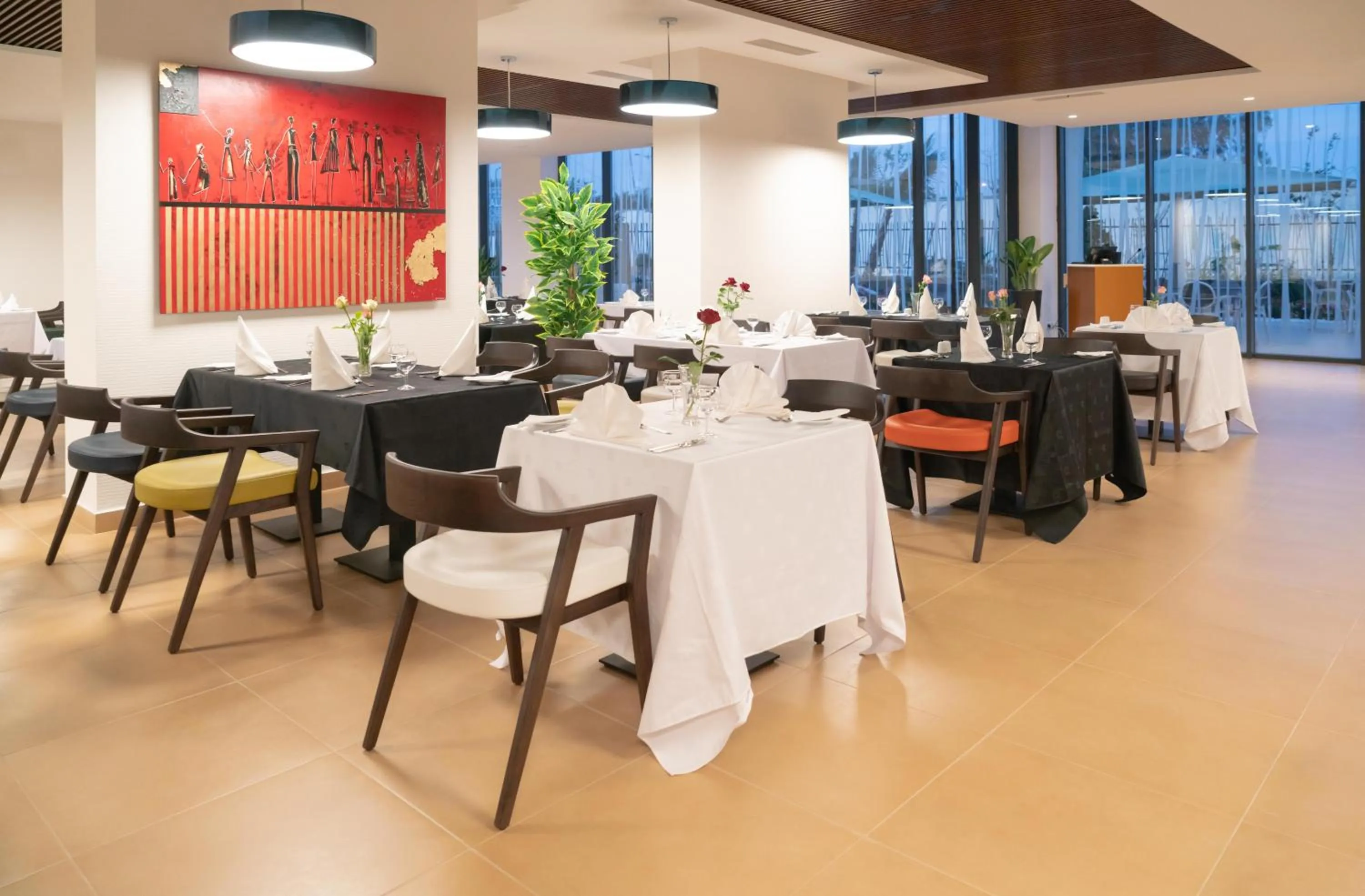 Restaurant/places to eat in Golden Tulip Royaume