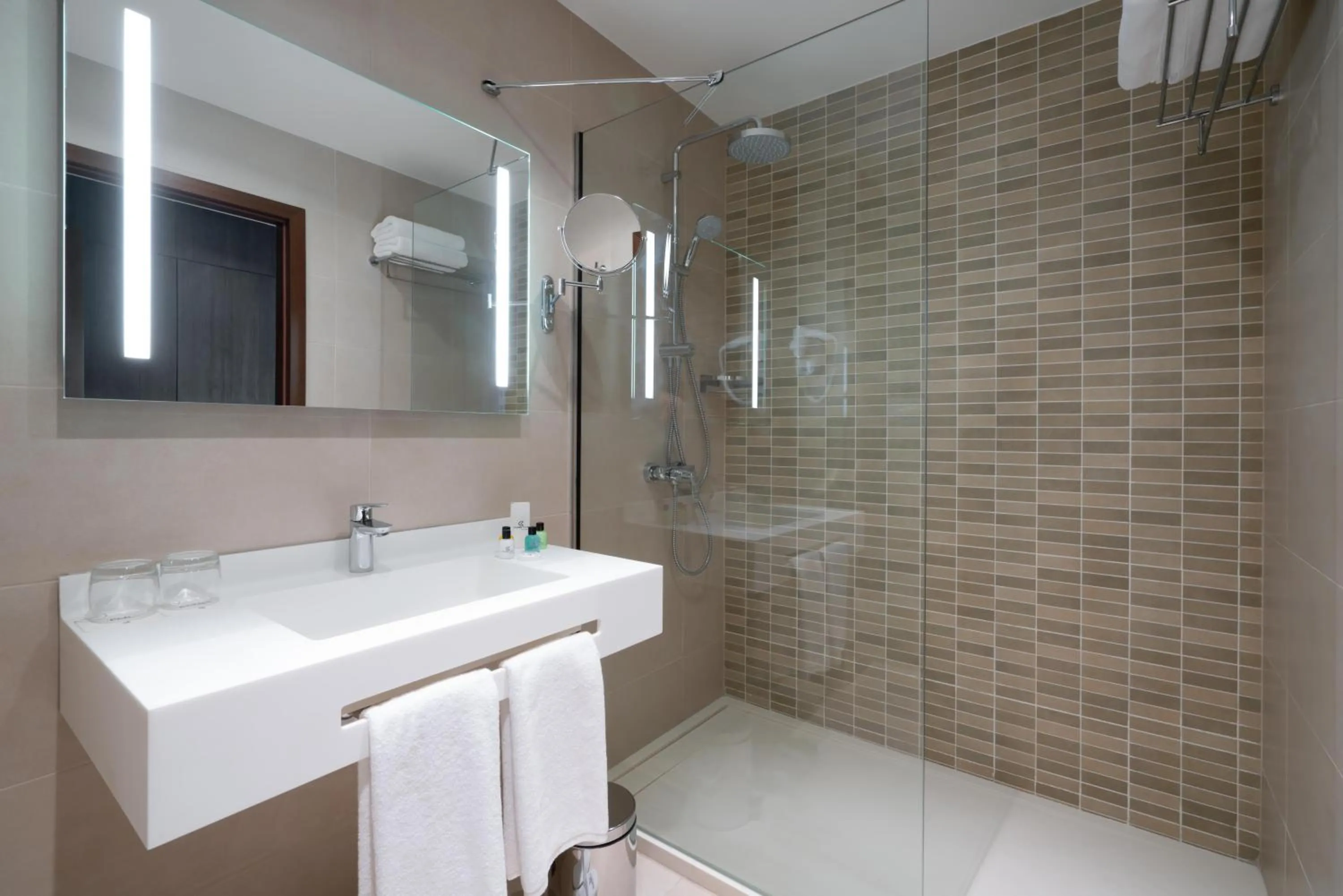 Shower in Golden Tulip Royaume