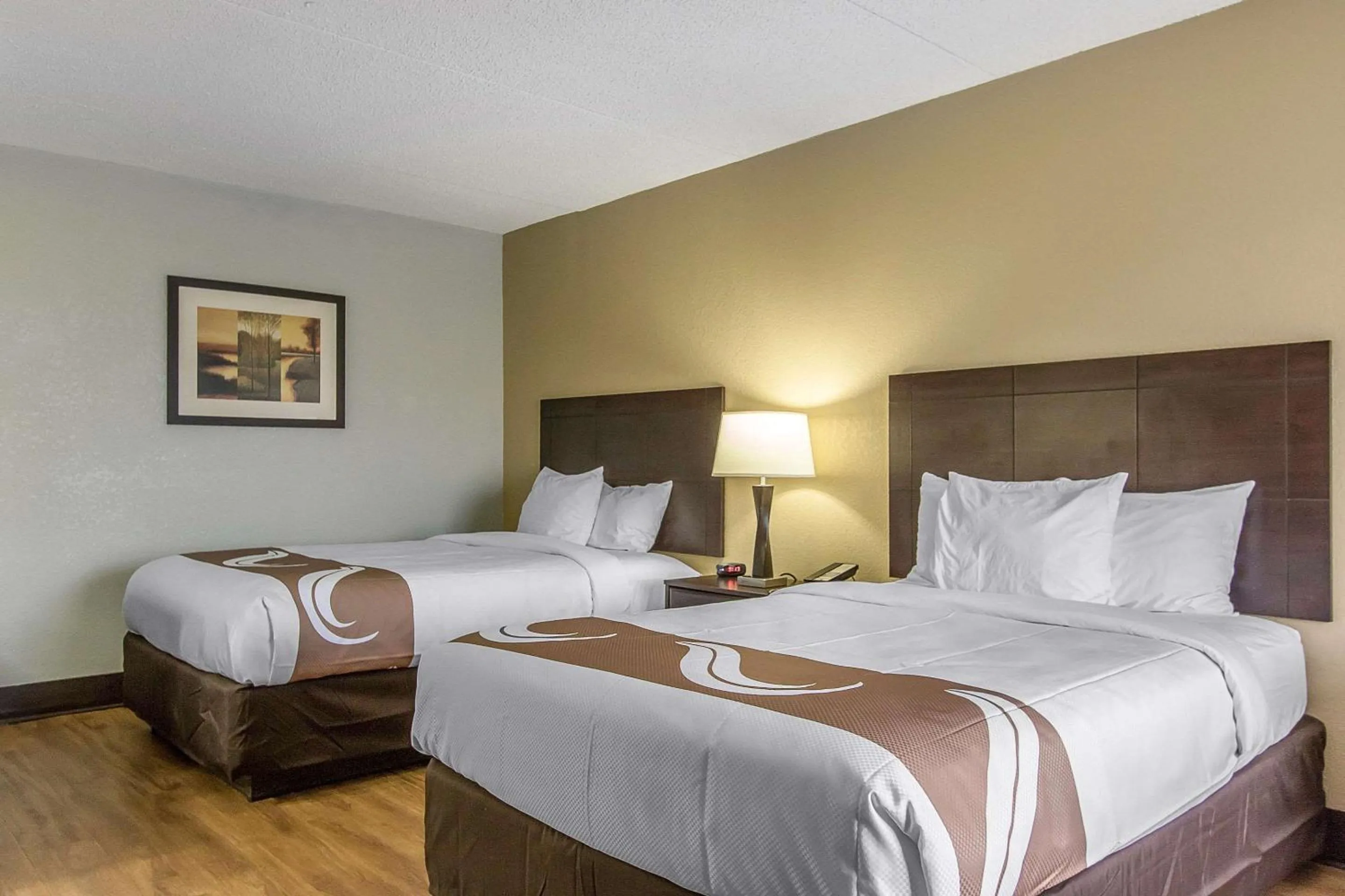 Photo of the whole room, Bed in Quality Inn Downtown Historic District