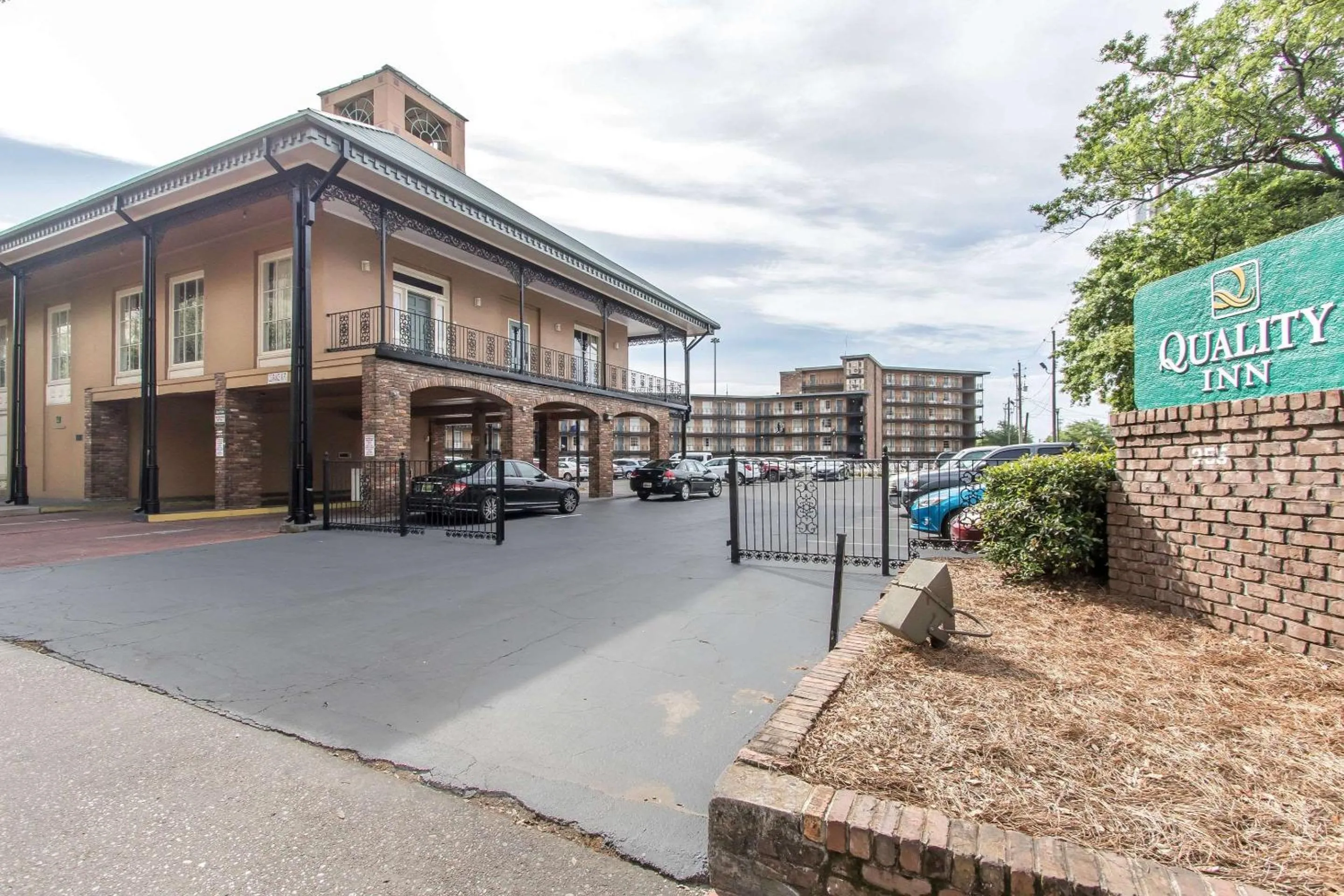 Property building in Quality Inn Downtown Historic District