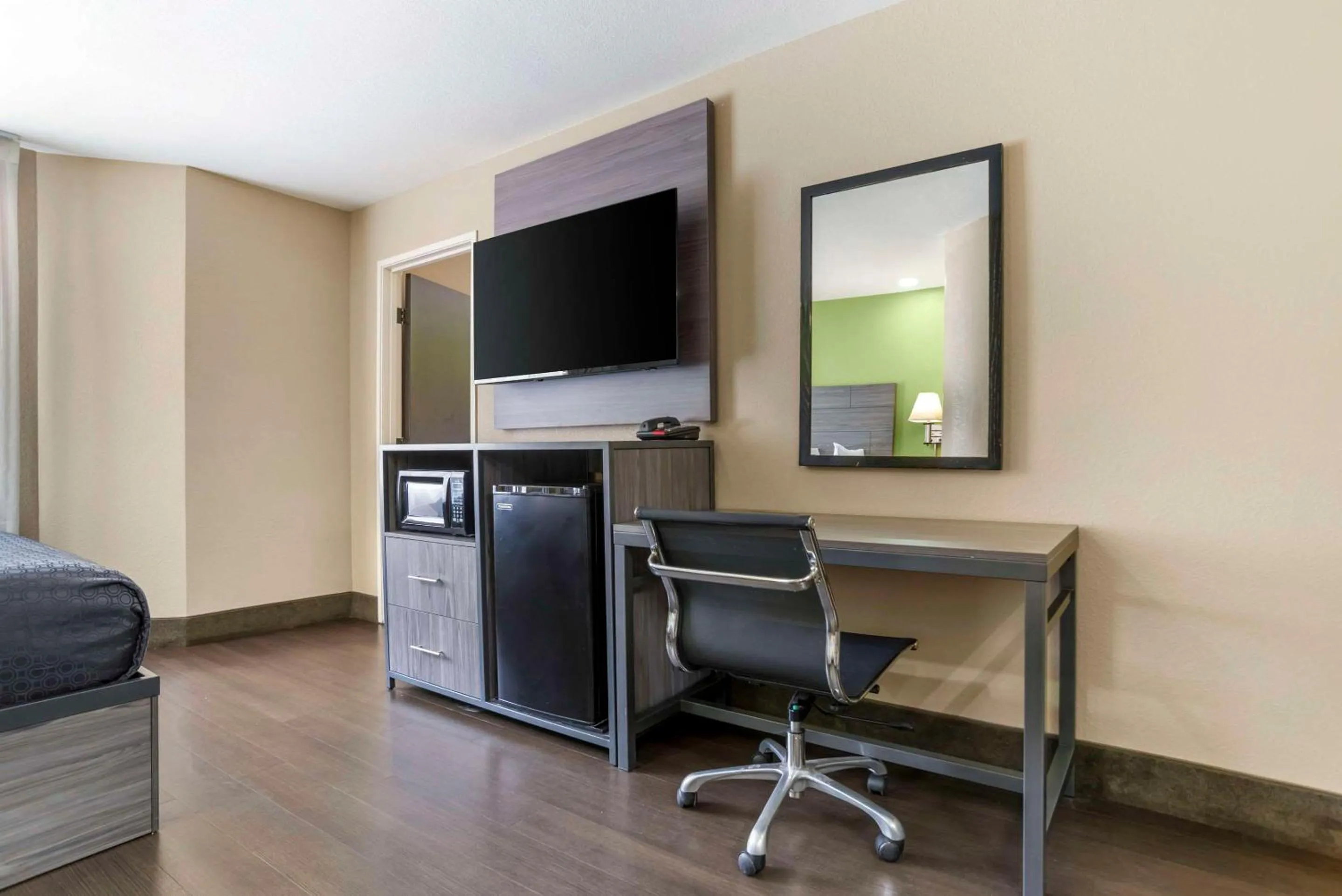 Bedroom in Rodeway Inn Tuscaloosa near University