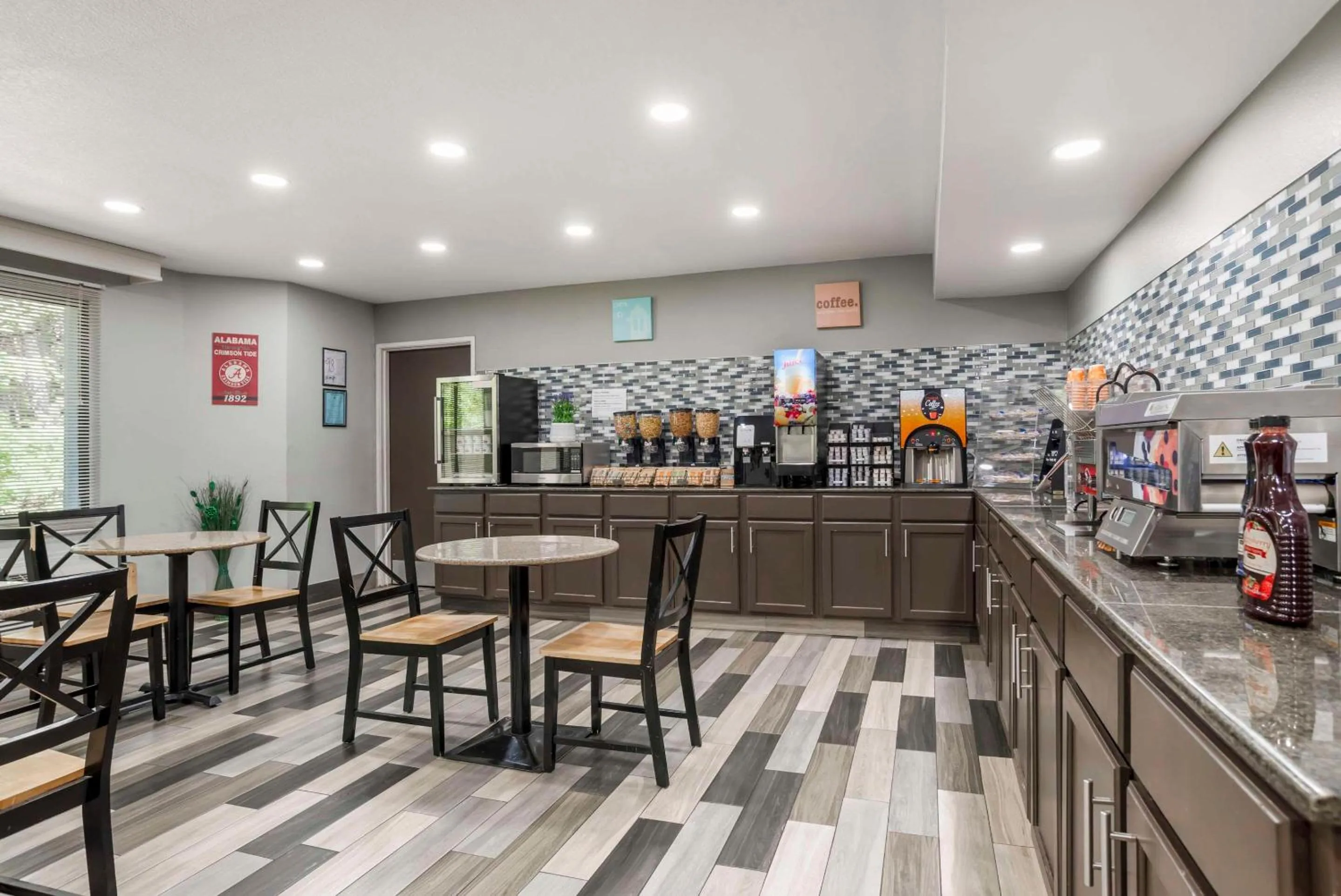 Breakfast in Rodeway Inn Tuscaloosa near University