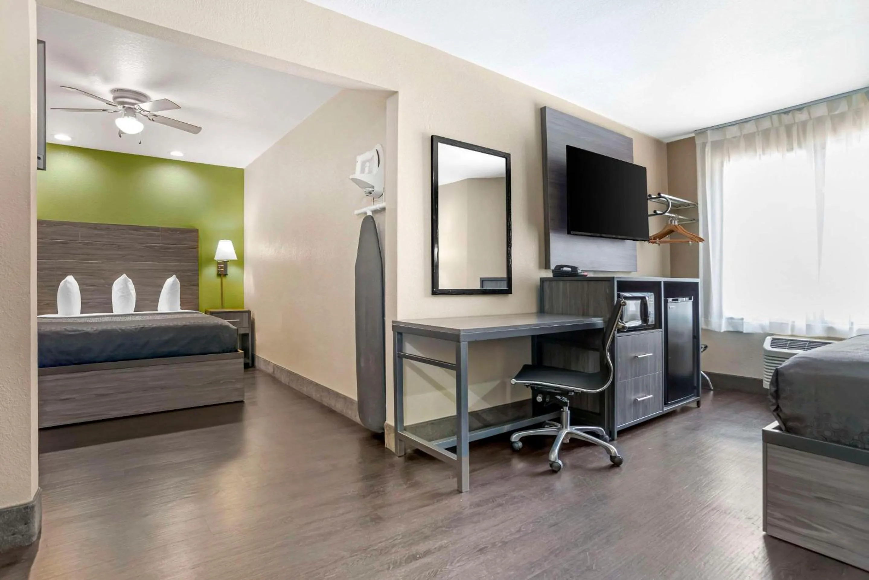 TV and multimedia in Rodeway Inn Tuscaloosa near University