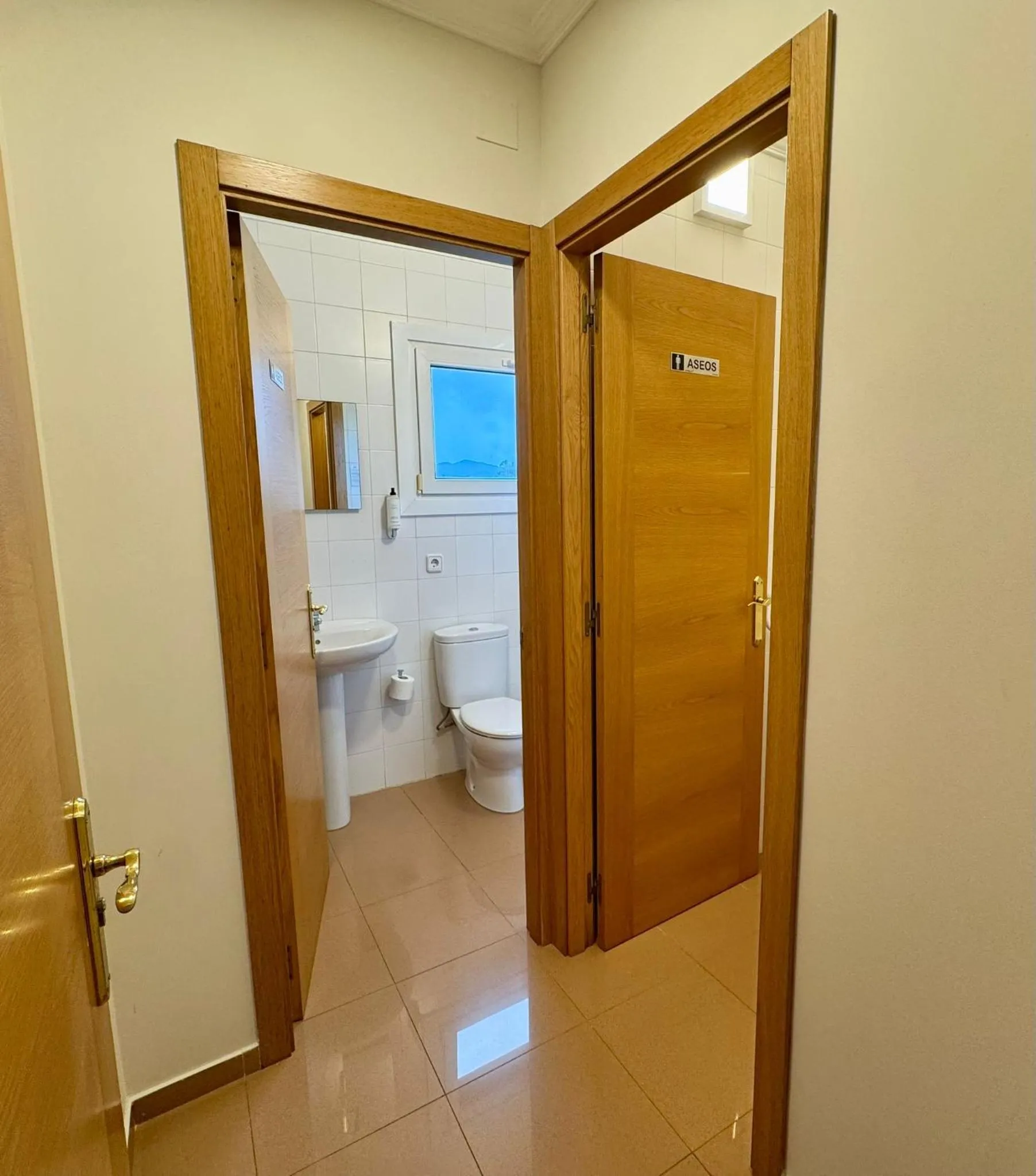 Toilet in Hotel Reigosa