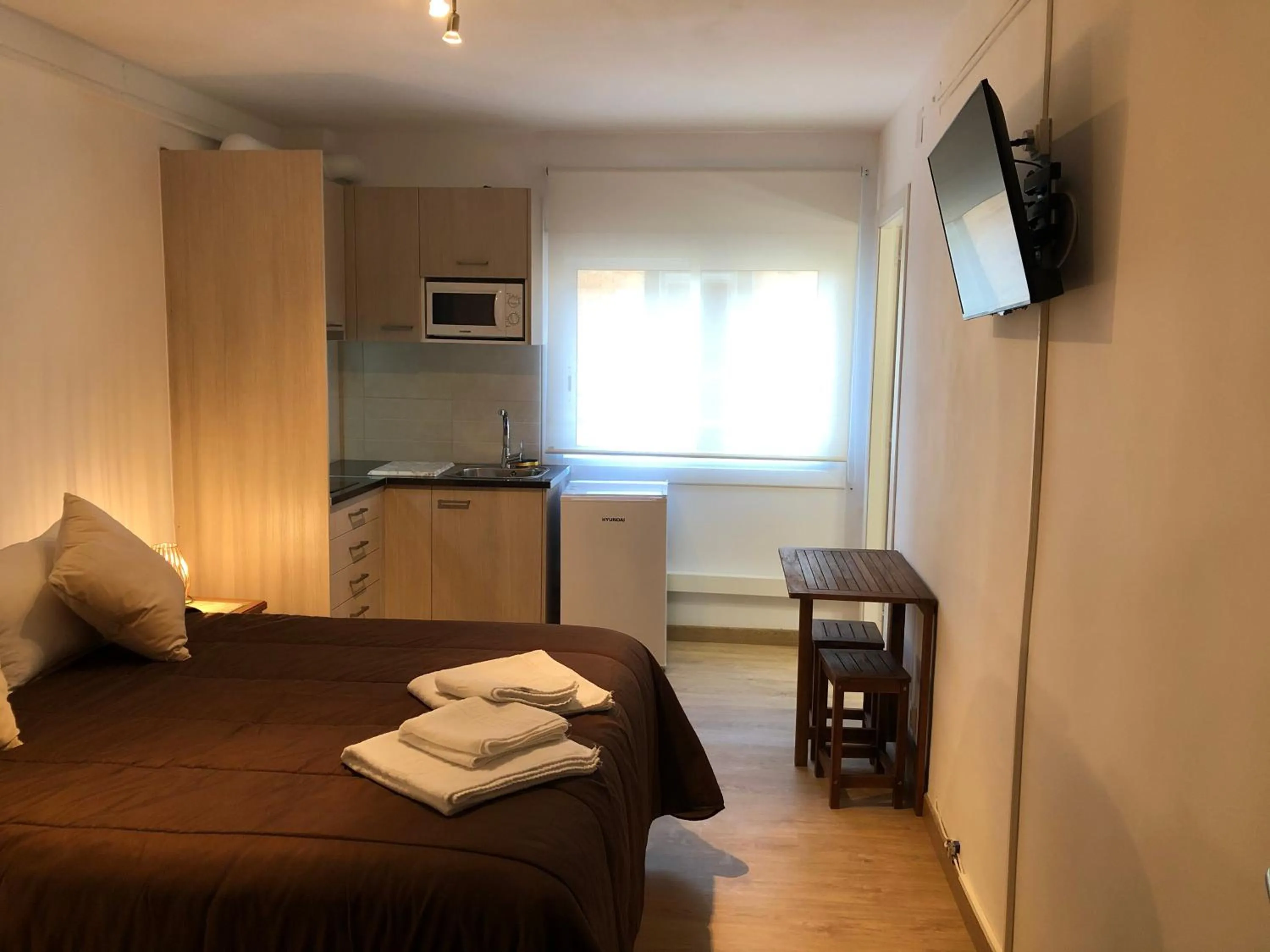 Kitchen or kitchenette, Bed in Hostel Penedes