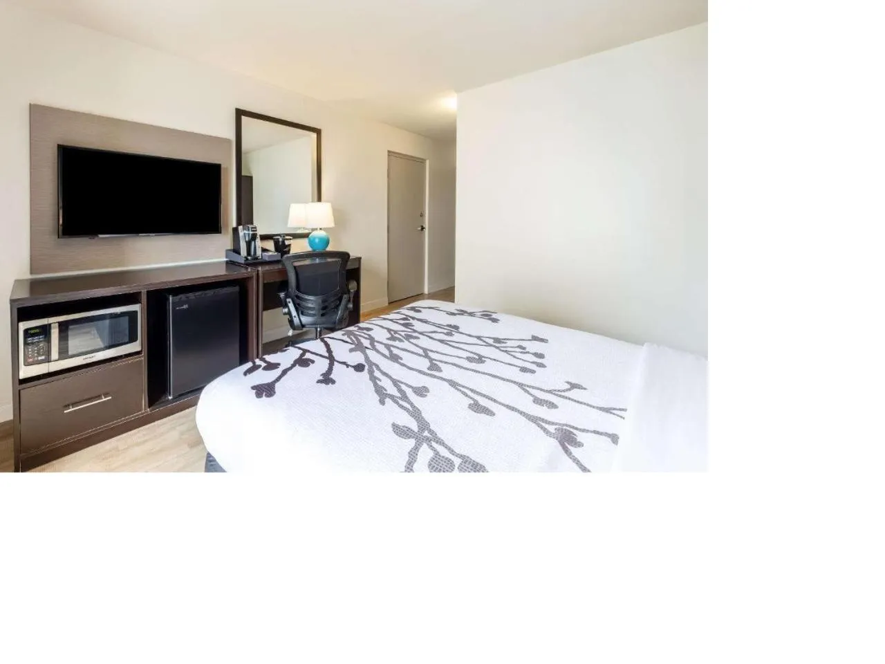 Bed in Sleep Inn Orange Beach