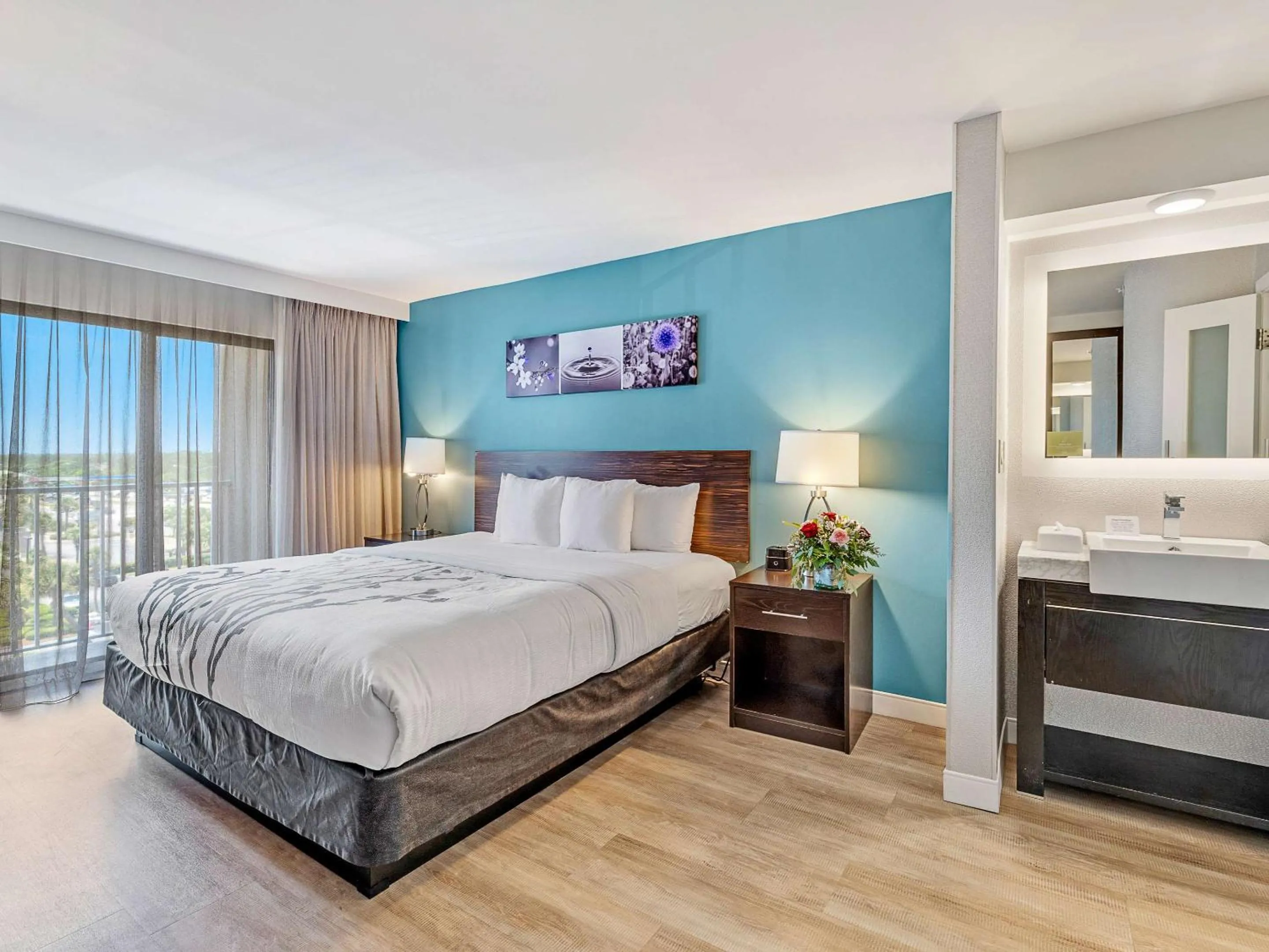 Bedroom, Bed in Sleep Inn Orange Beach