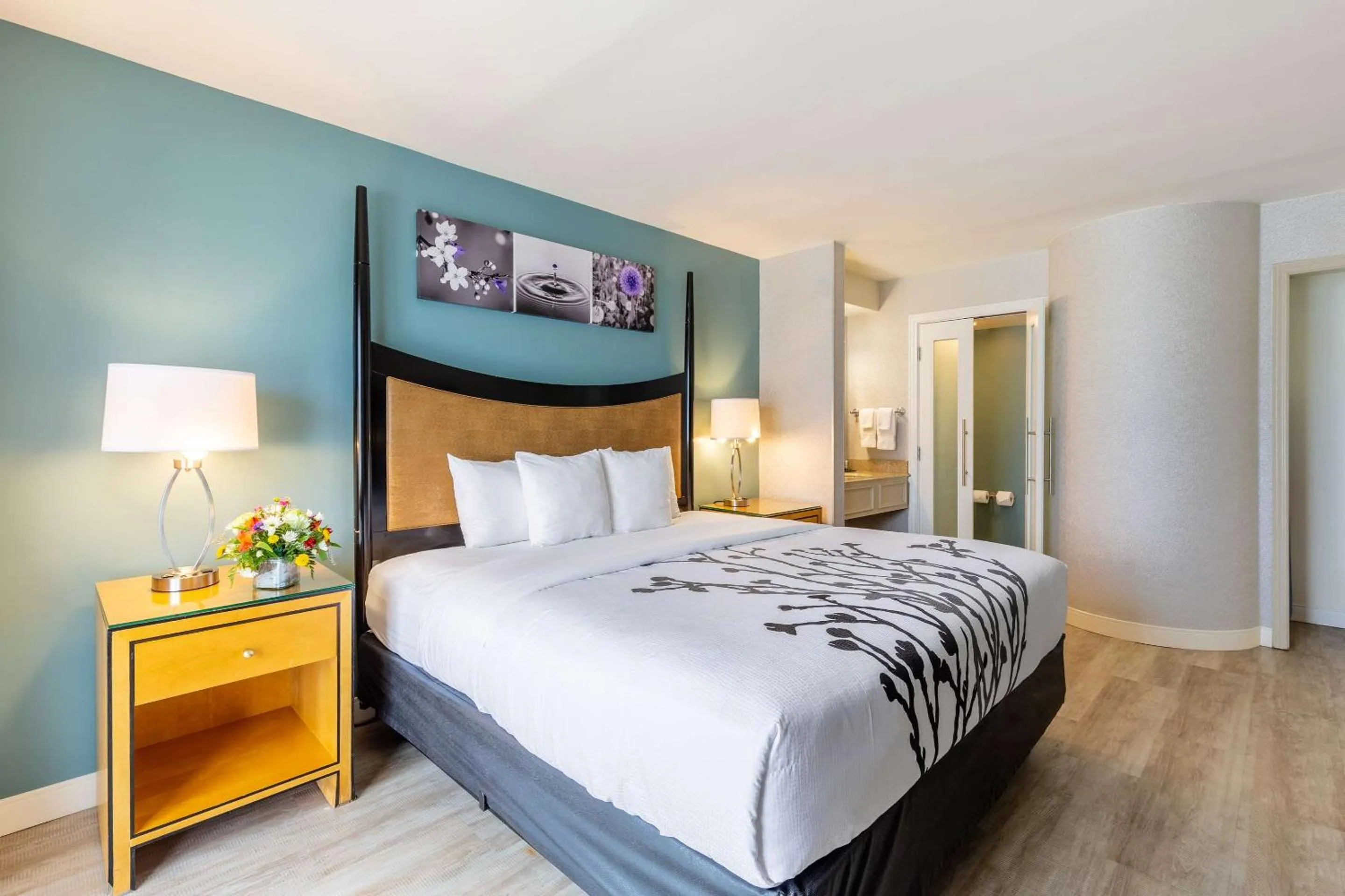 Bedroom, Bed in Sleep Inn Orange Beach