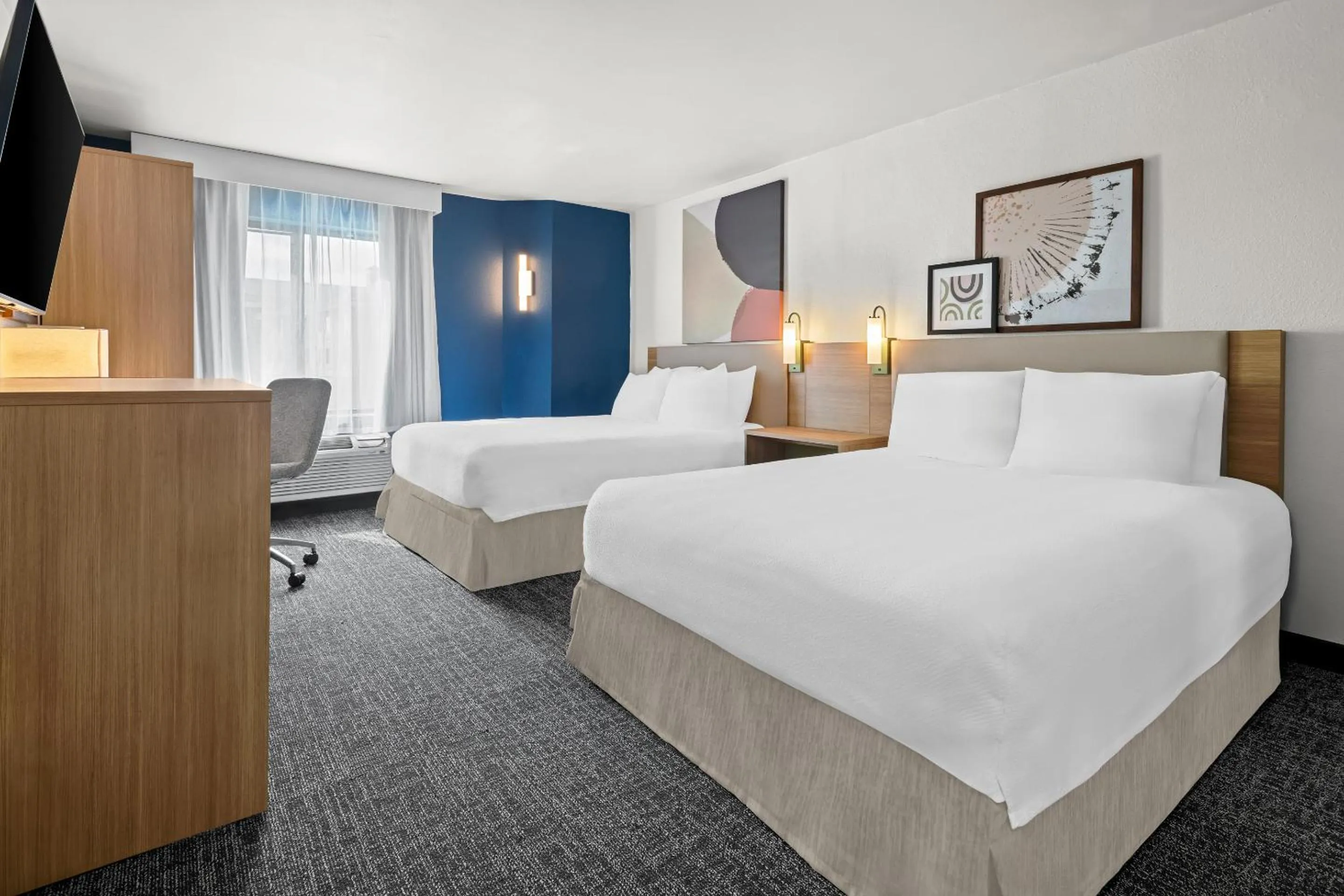 Photo of the whole room, Bed in Spark by Hilton Oxford