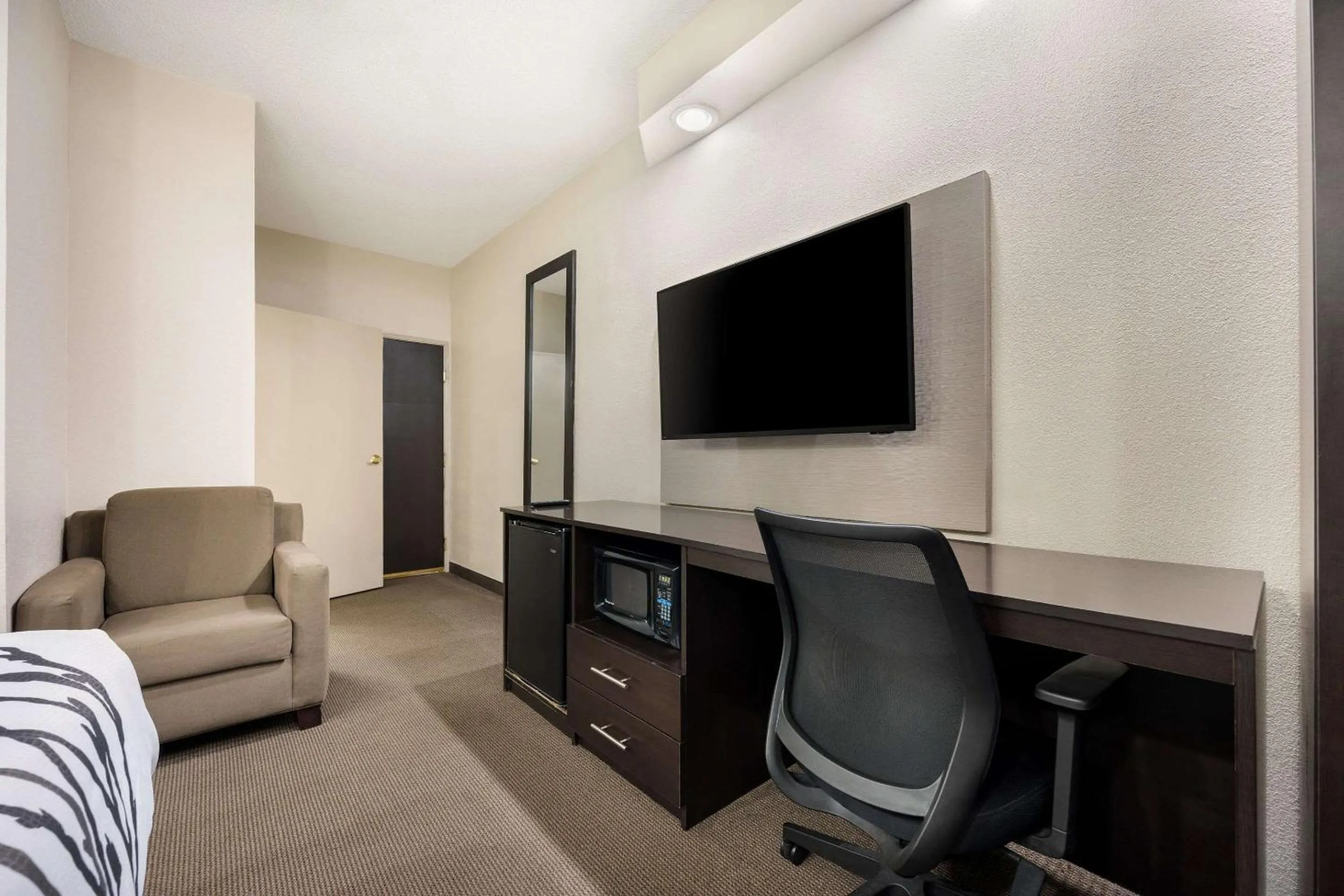 TV and multimedia in Sleep Inn Athens I-65