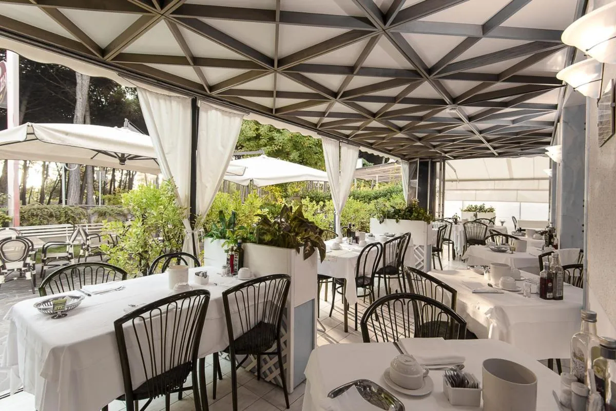 Restaurant/places to eat in Hotel Cinzia