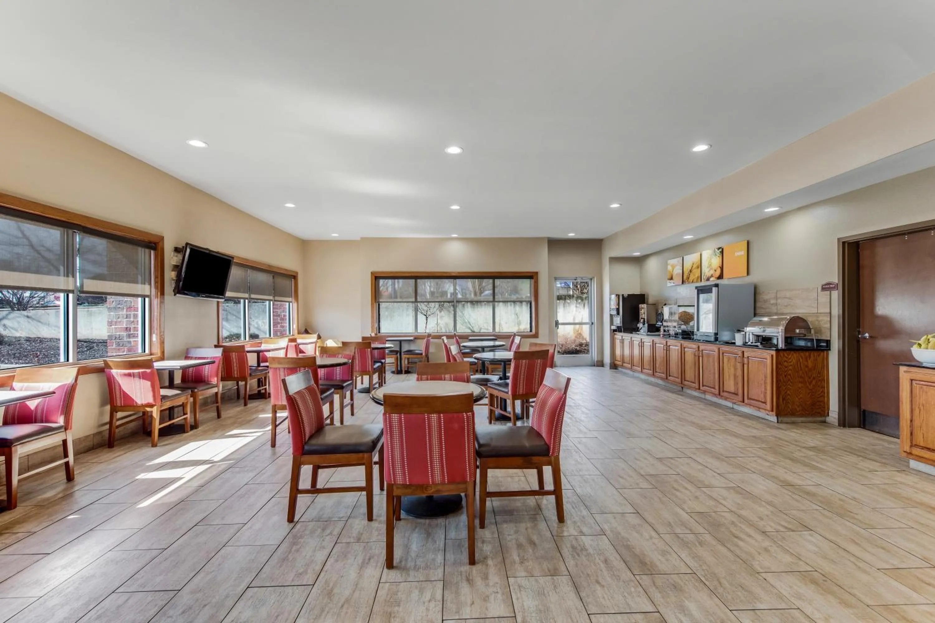 Breakfast in Comfort Suites Huntsville MidCity District at Research Park