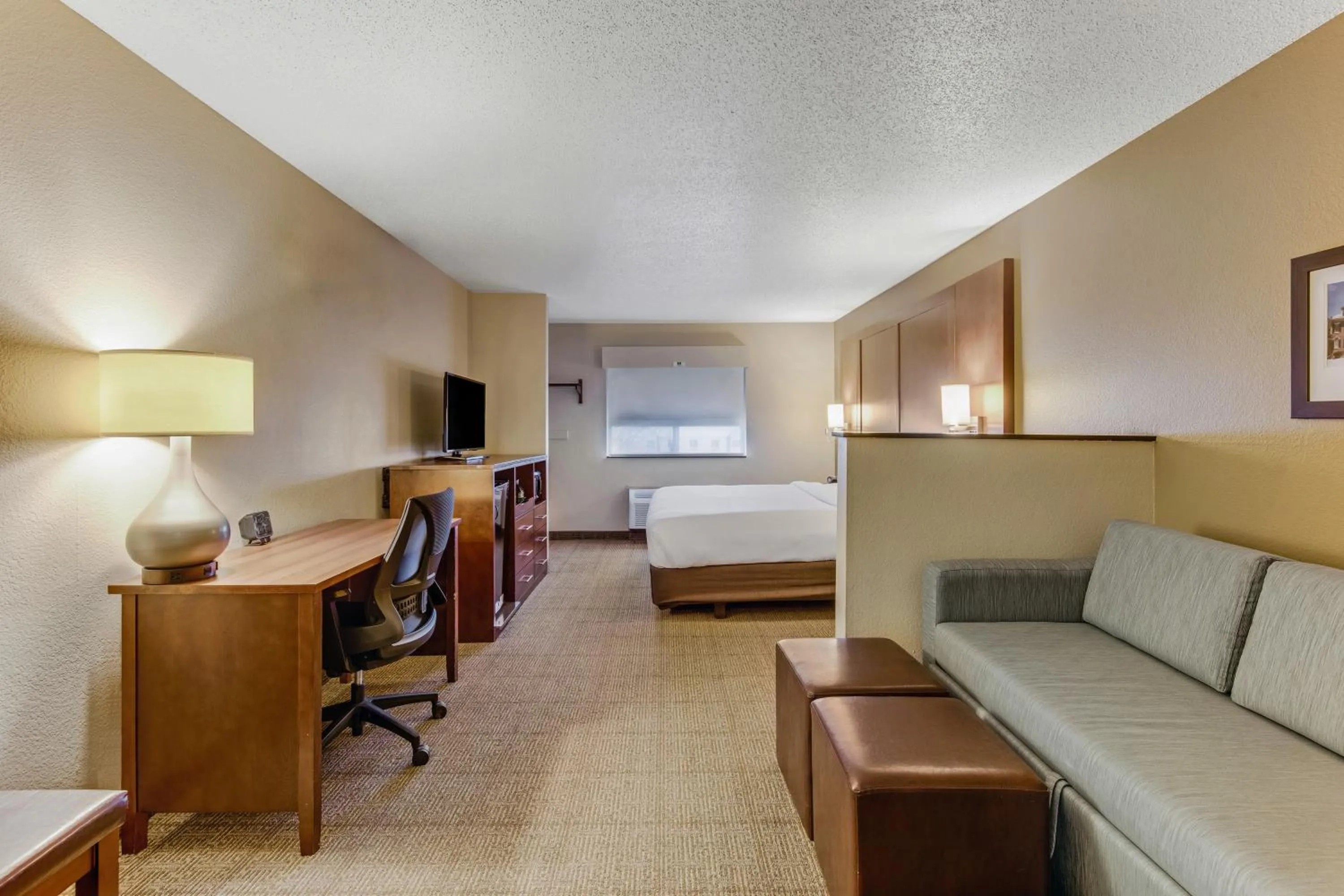 Photo of the whole room, Bed in Comfort Suites Huntsville MidCity District at Research Park